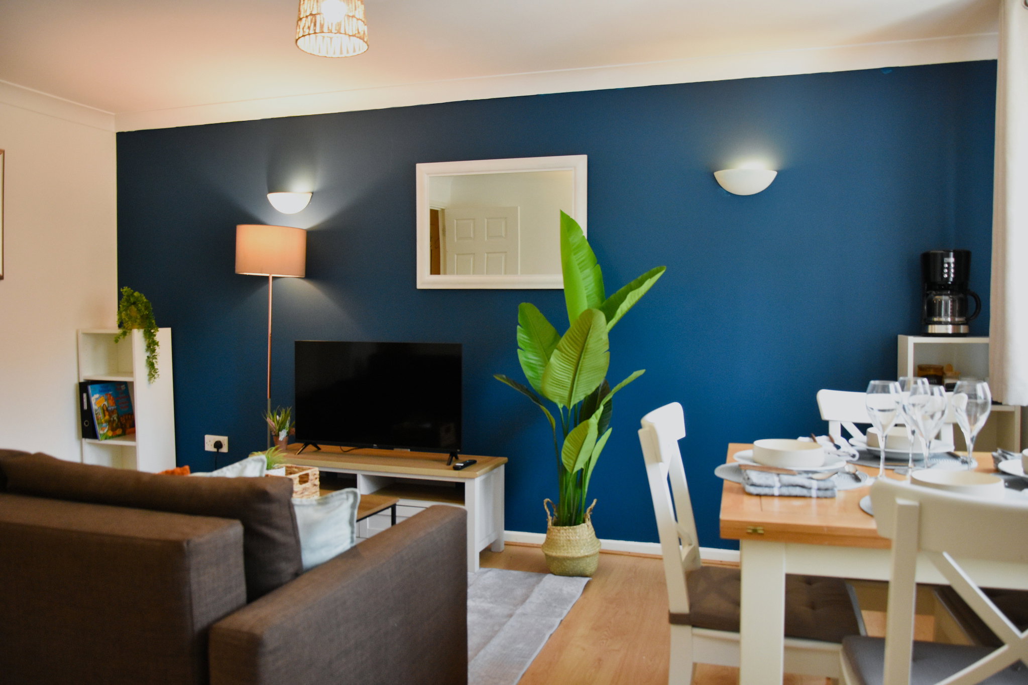 Stylish 2-Bed Apt · Canals & Brindleyplace · Free Parking · Sleeps 6