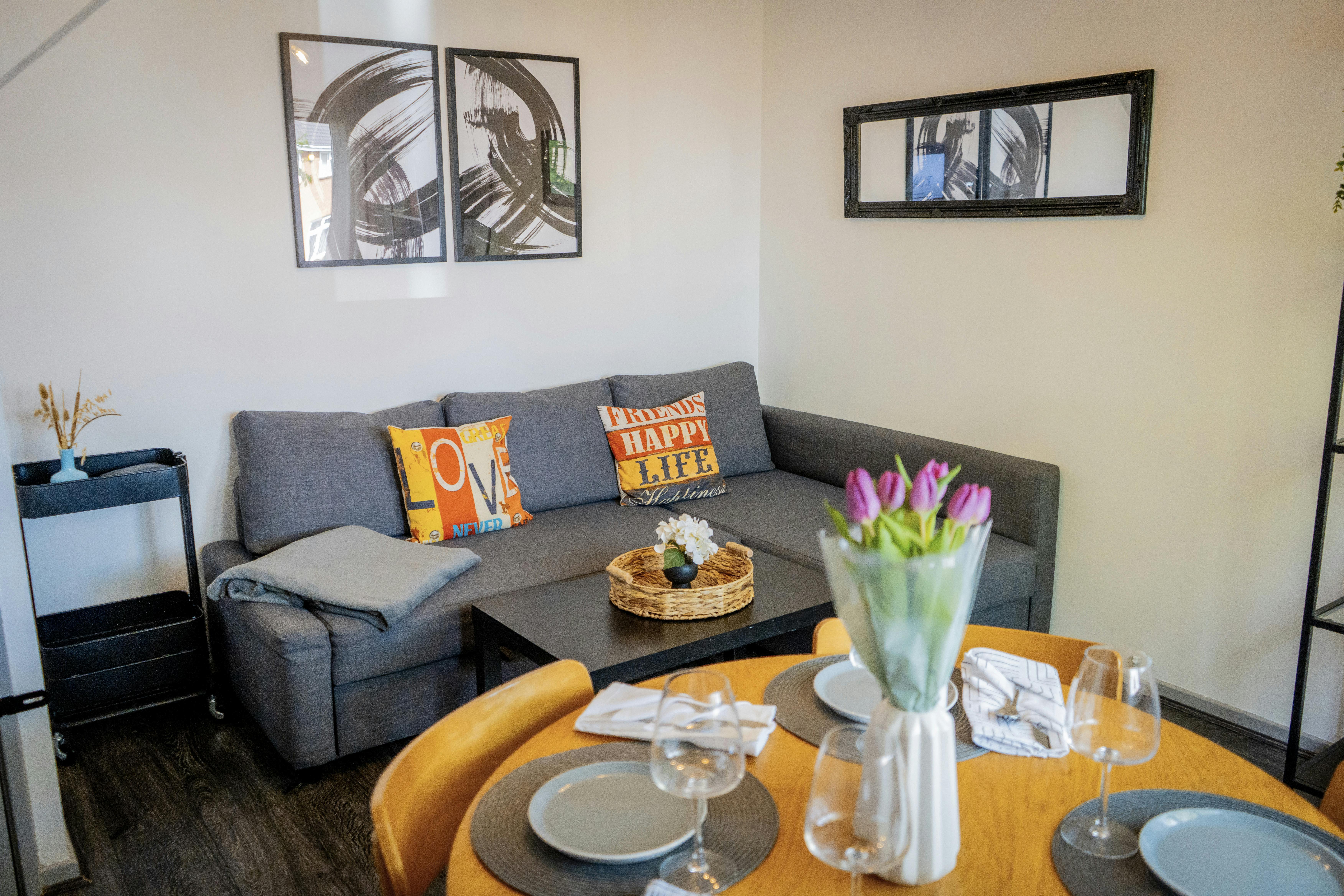 Garden Lodge | Sleeps 4 | Free Parking | No CAZ | Near Hospital