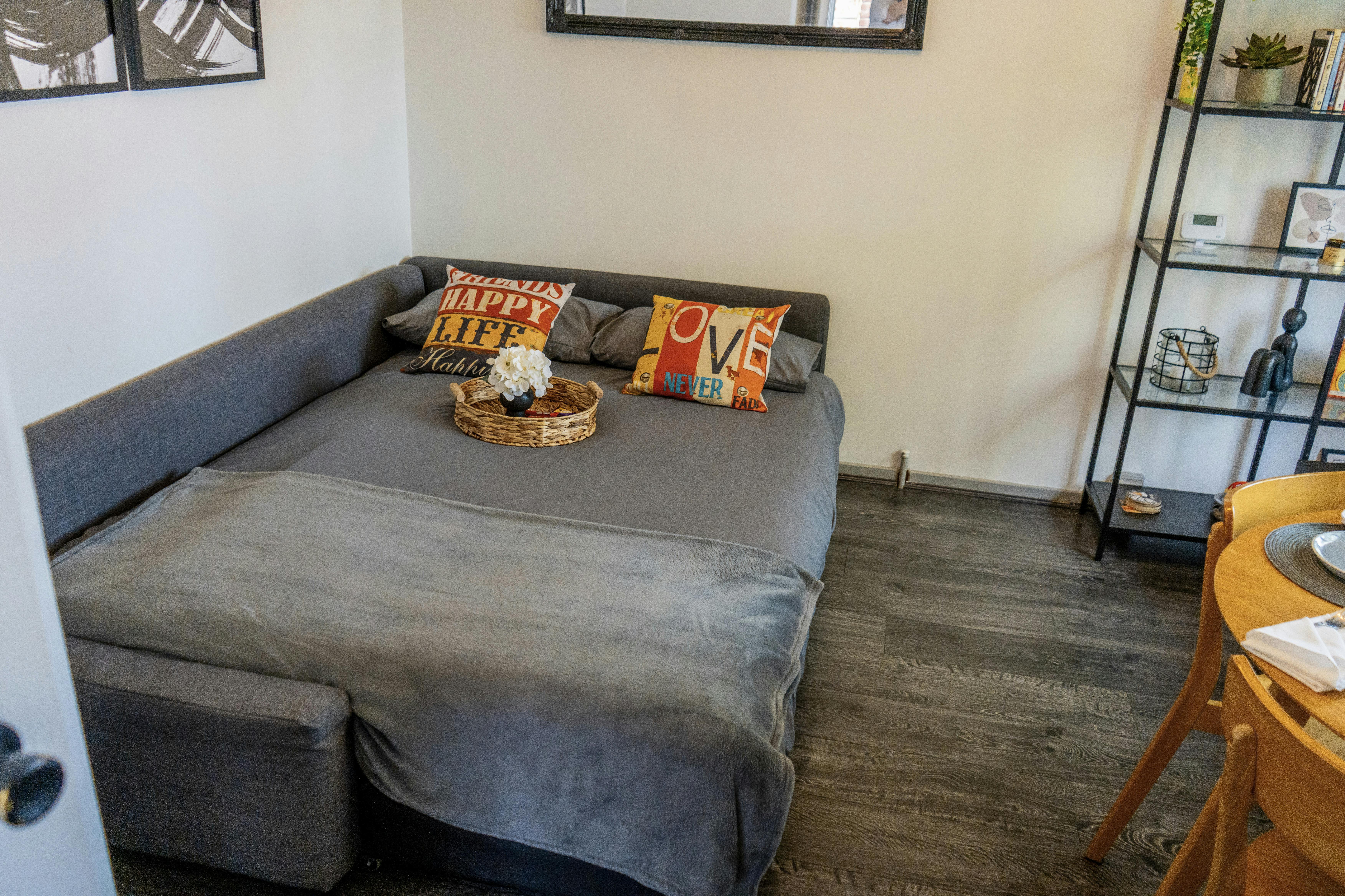 Garden Lodge | Sleeps 4 | Free Parking | No CAZ | Near Hospital