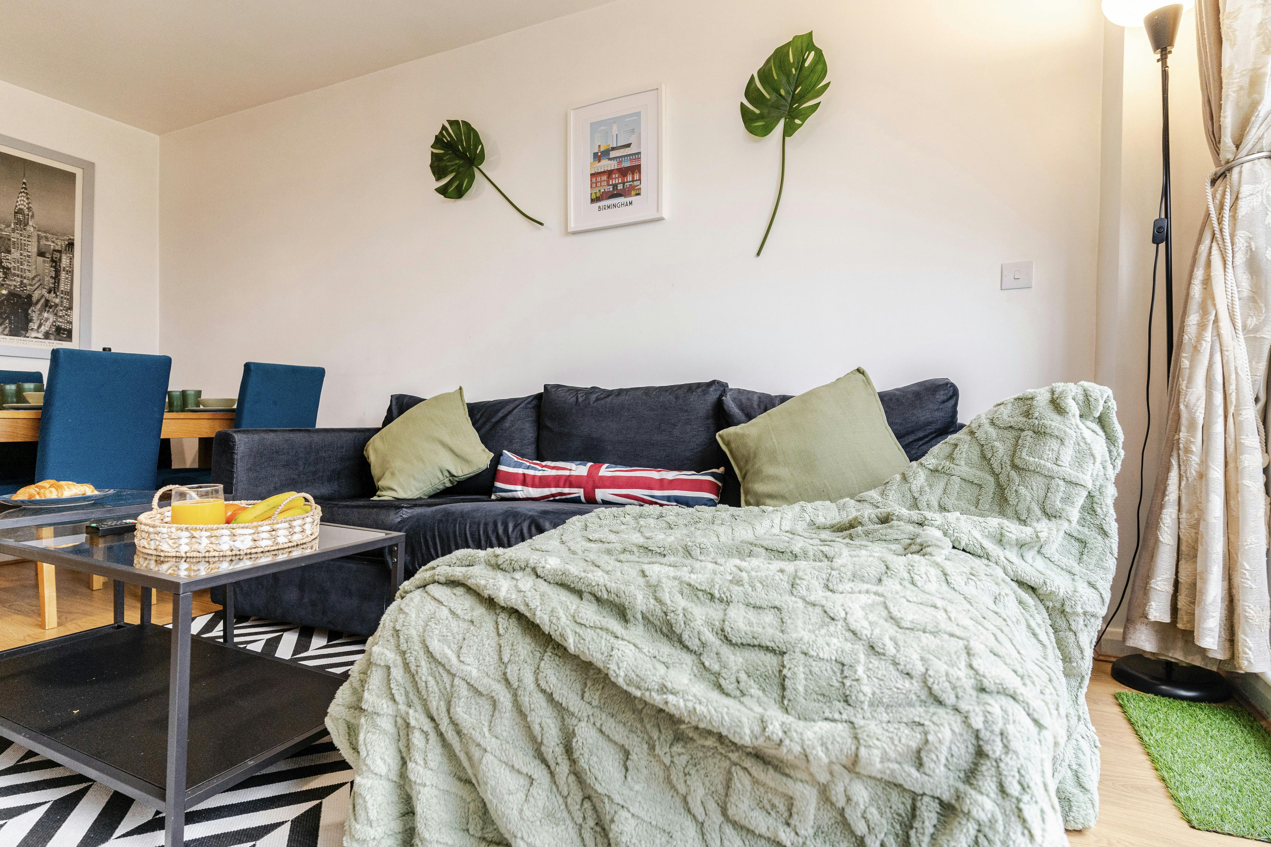 City Centre Oasis: 2BR/2BA Balcony Apt @ The Cube & Mailbox (B1)