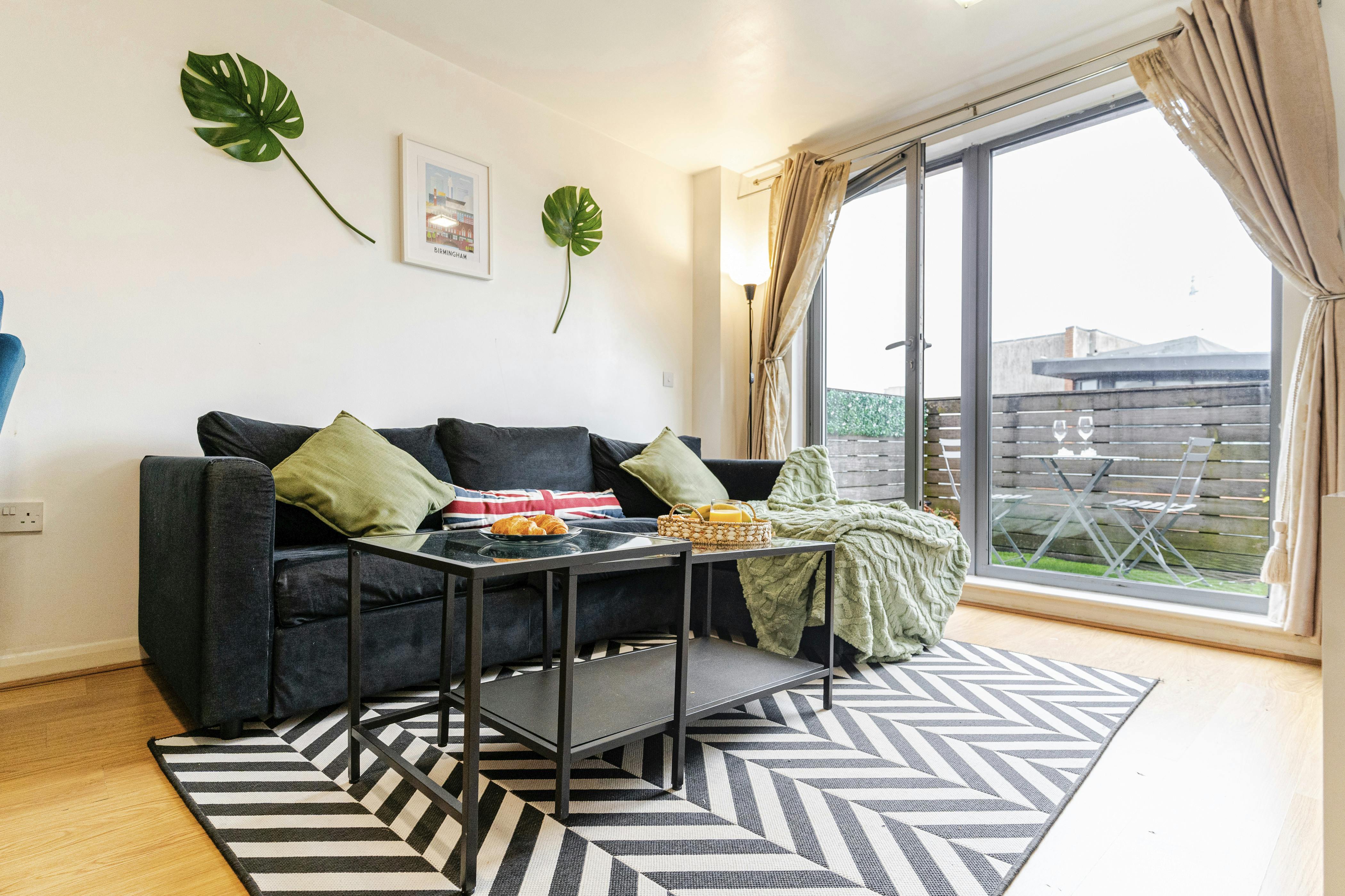 City Centre Oasis: 2BR/2BA Balcony Apt @ The Cube & Mailbox (B1)