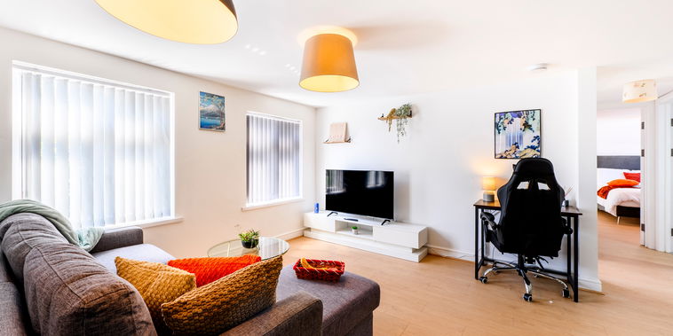 2ndFloorQuinton, Birmingham–Sleeps 7, High St 3min Walk, A-Roads, Free Parking