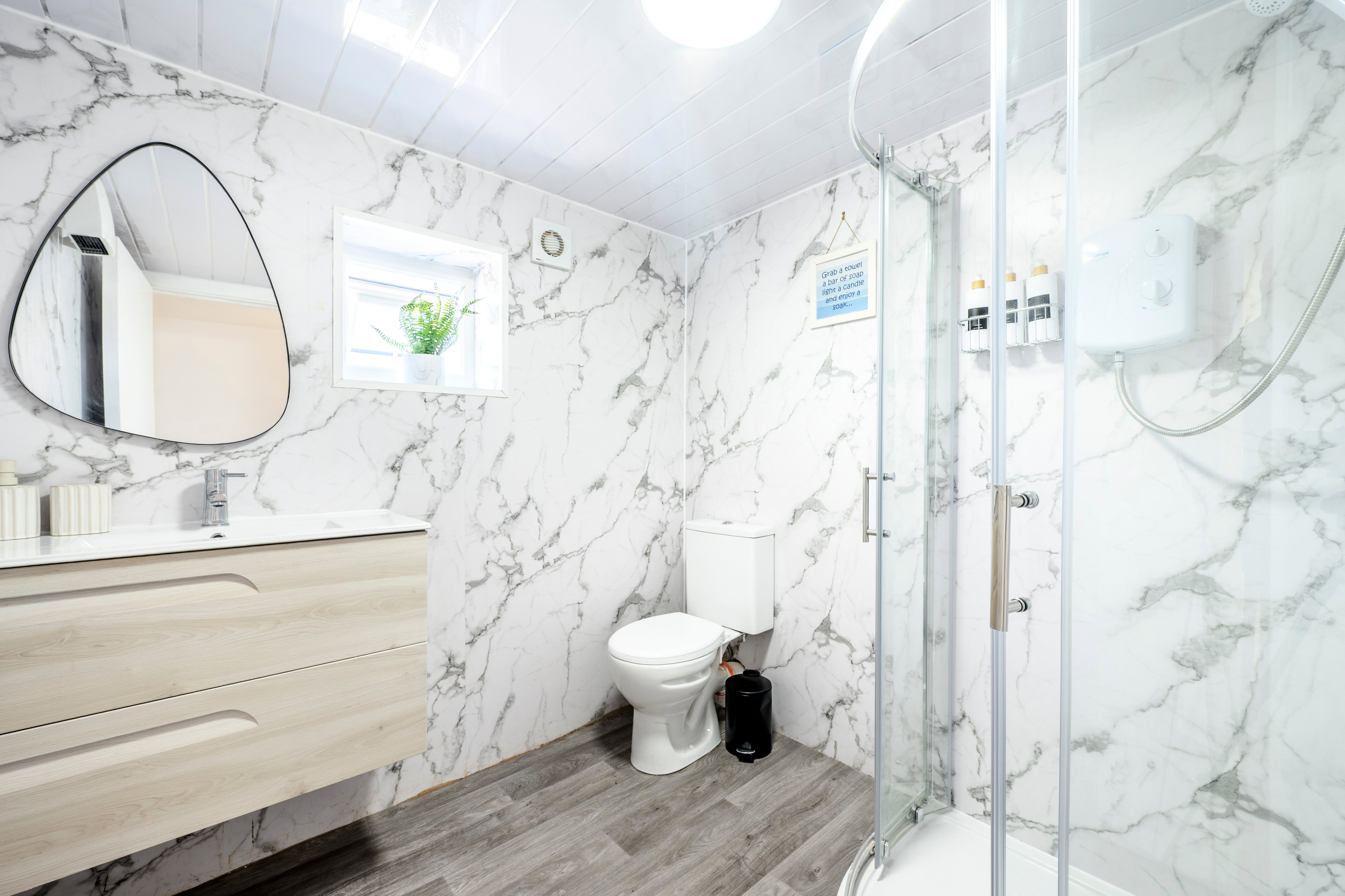 2ndFloorQuinton, Birmingham–Sleeps 7, High St 3min Walk, A-Roads, Free Parking