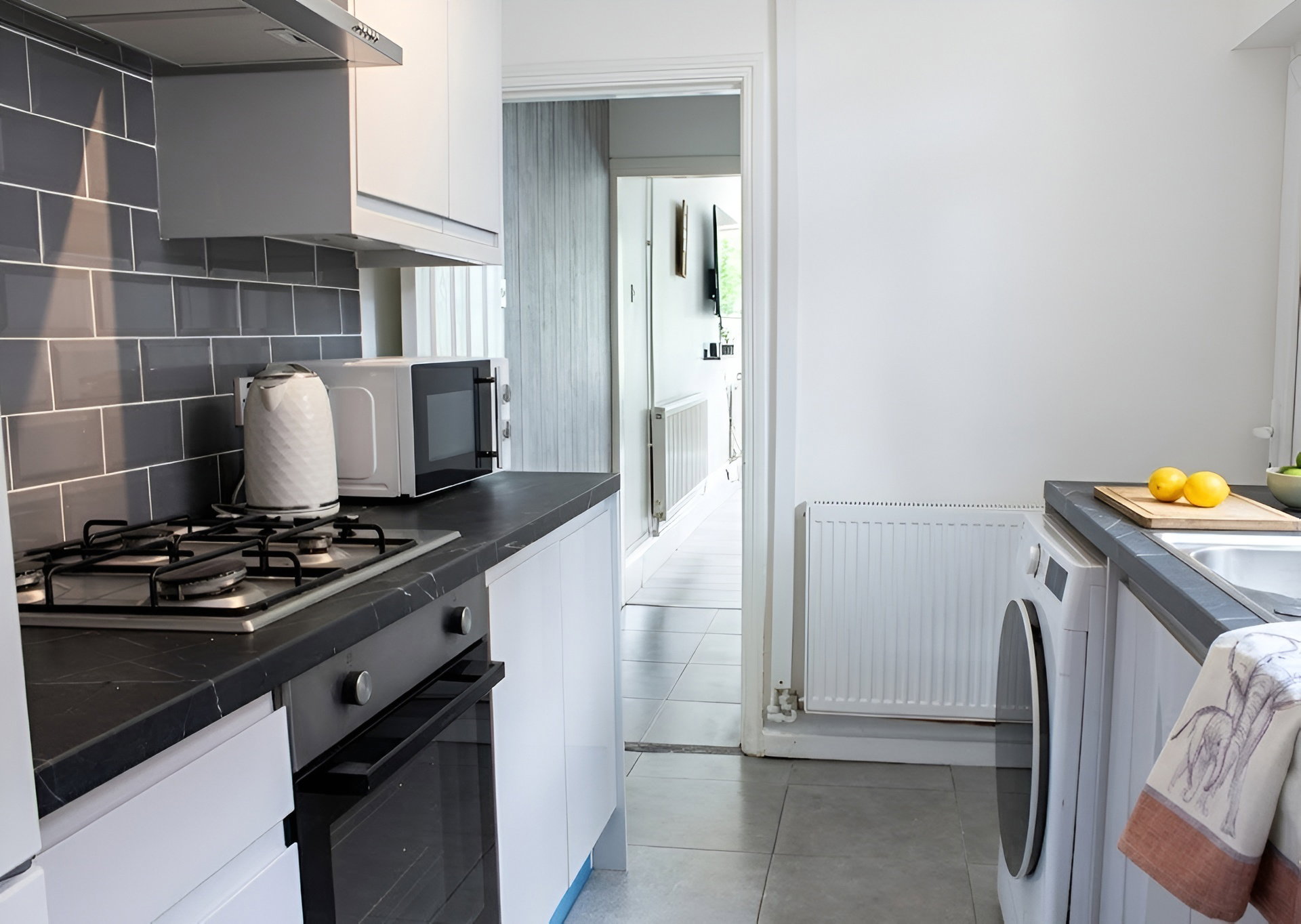 Spacious Renovated 3-Bed Home in Bearwood | Free Parking | Near Hospitals
