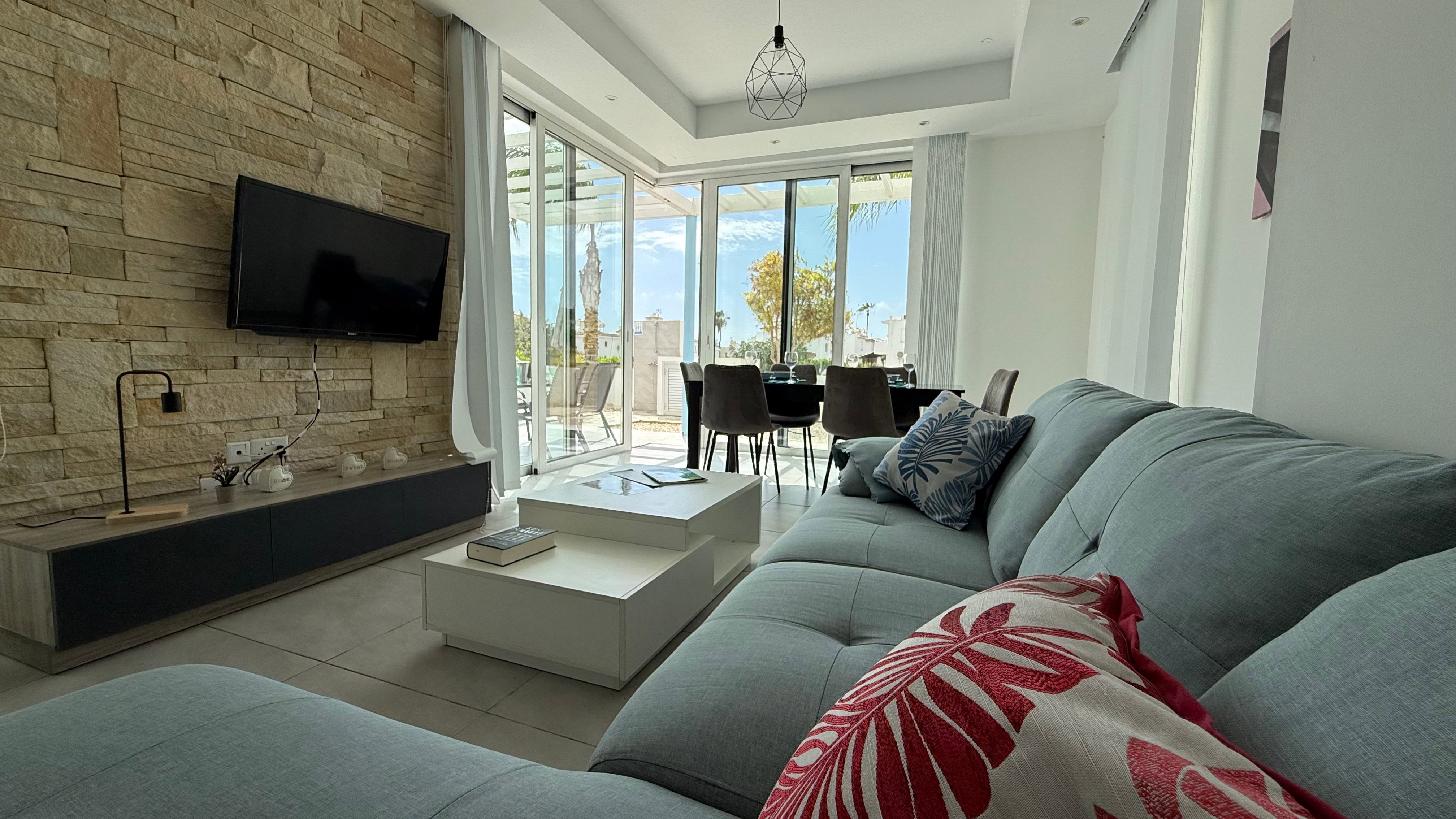 Spacious living room