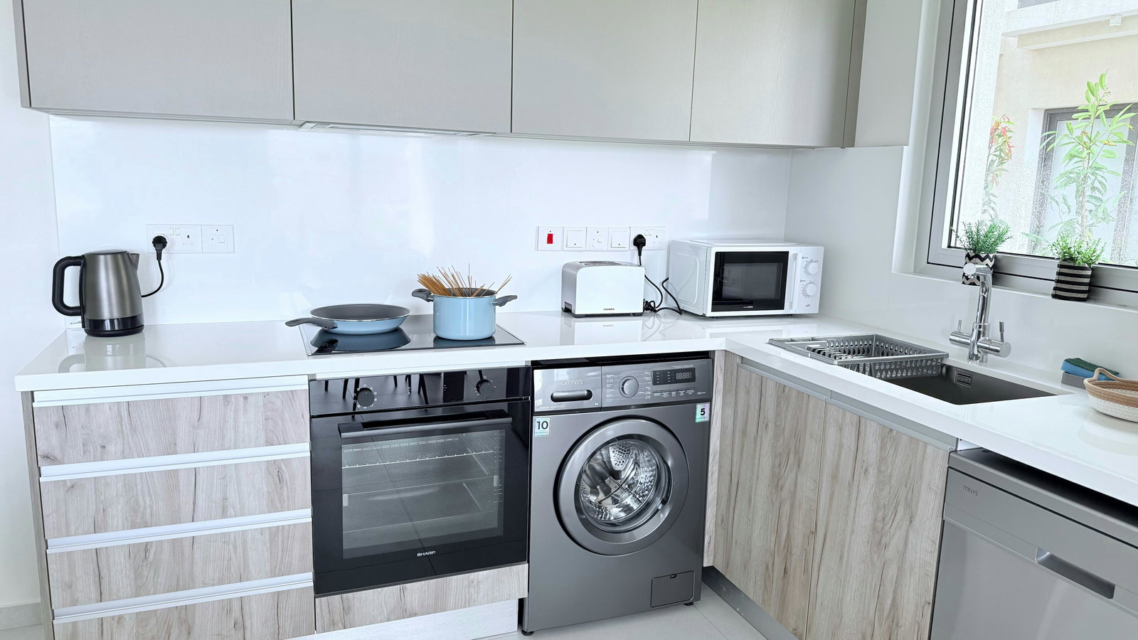 fully equipped kitchen