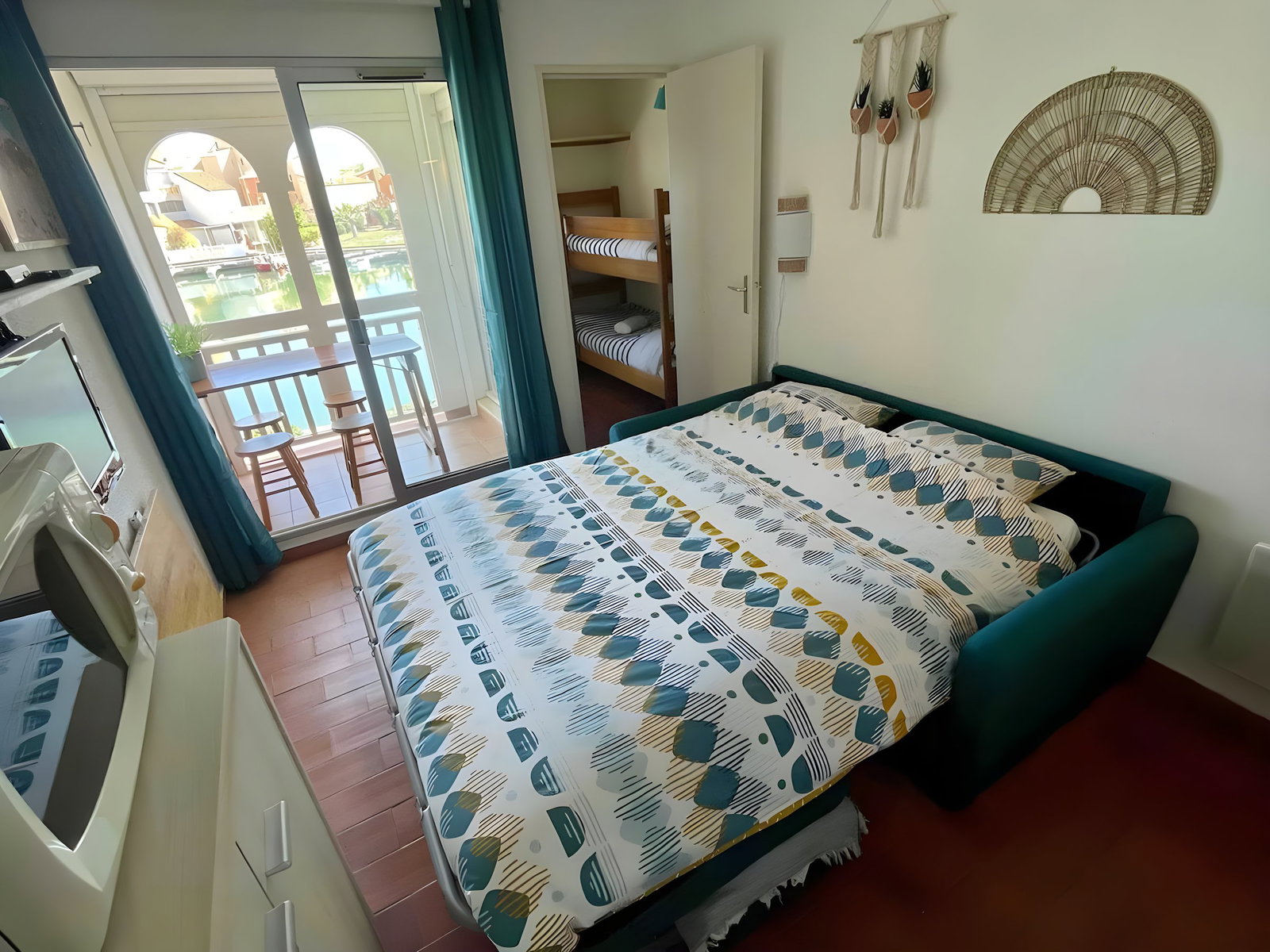 Cocon Marine-Pool-Lake View-Balcony-Quiet