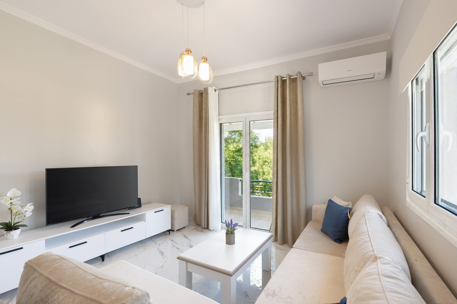 La Perla #2 | 2BR Apartment with Balcony