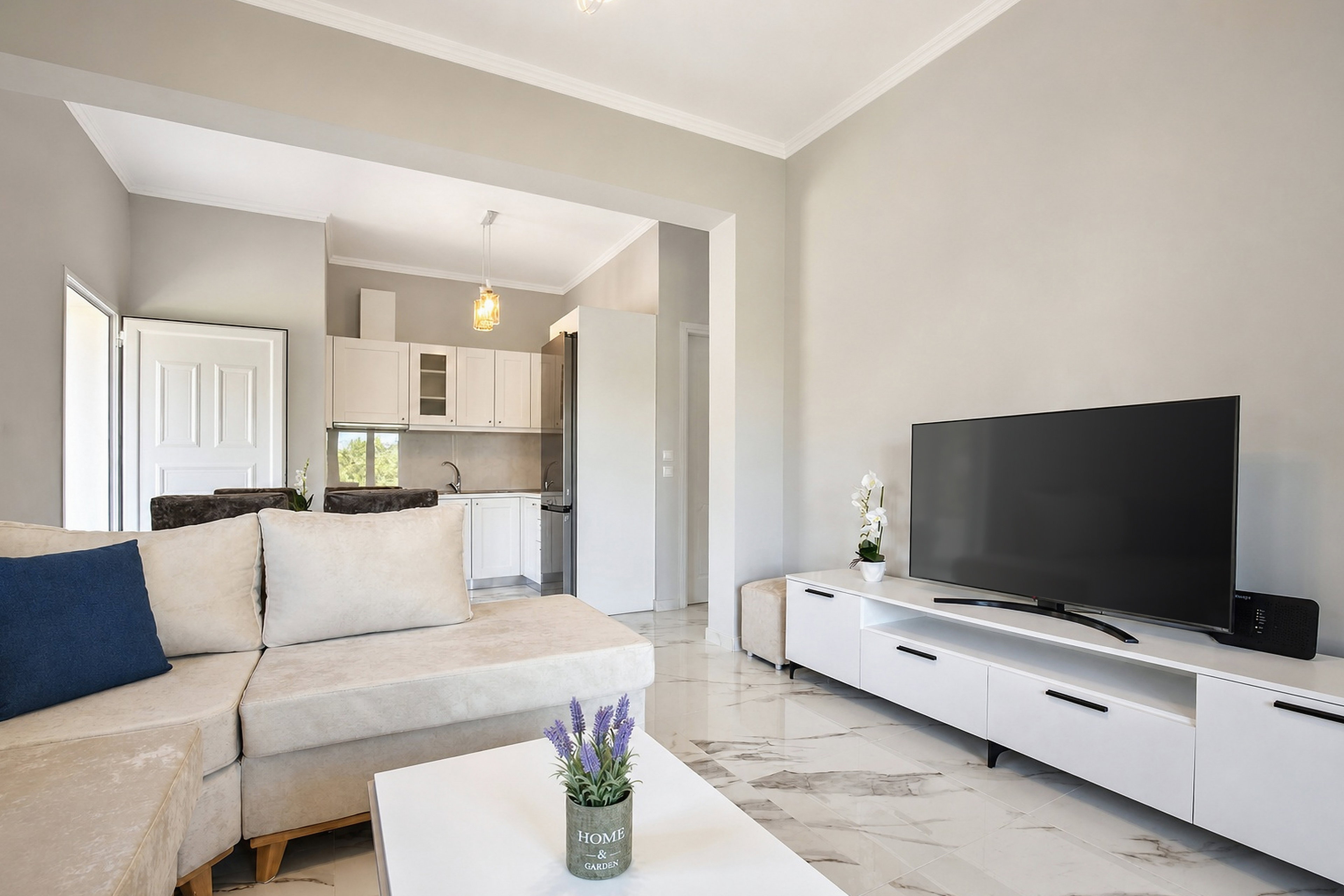 La Perla #2 | 2BR Apartment with Balcony