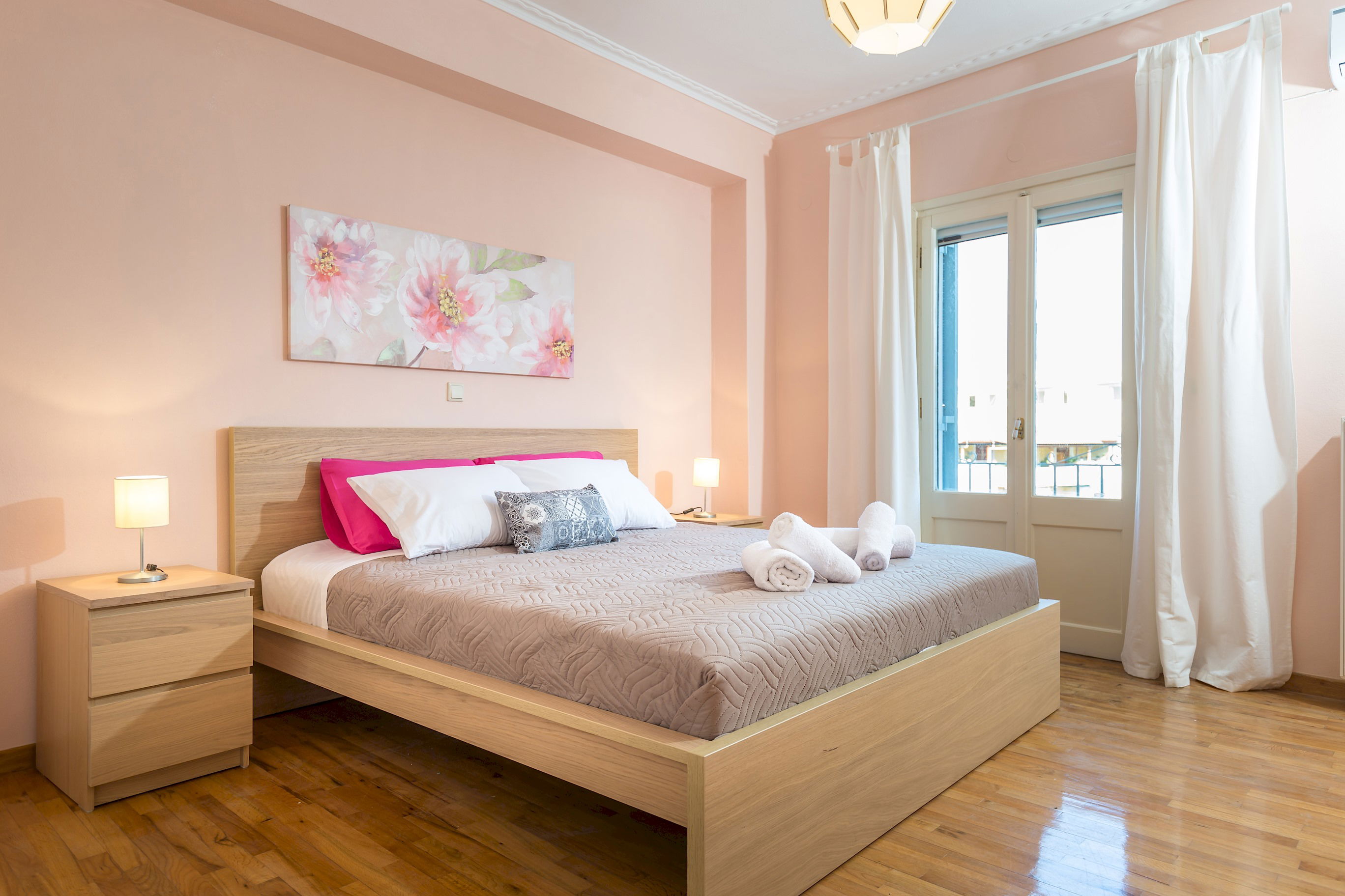 Two small double beds offer plenty of sleeping space !