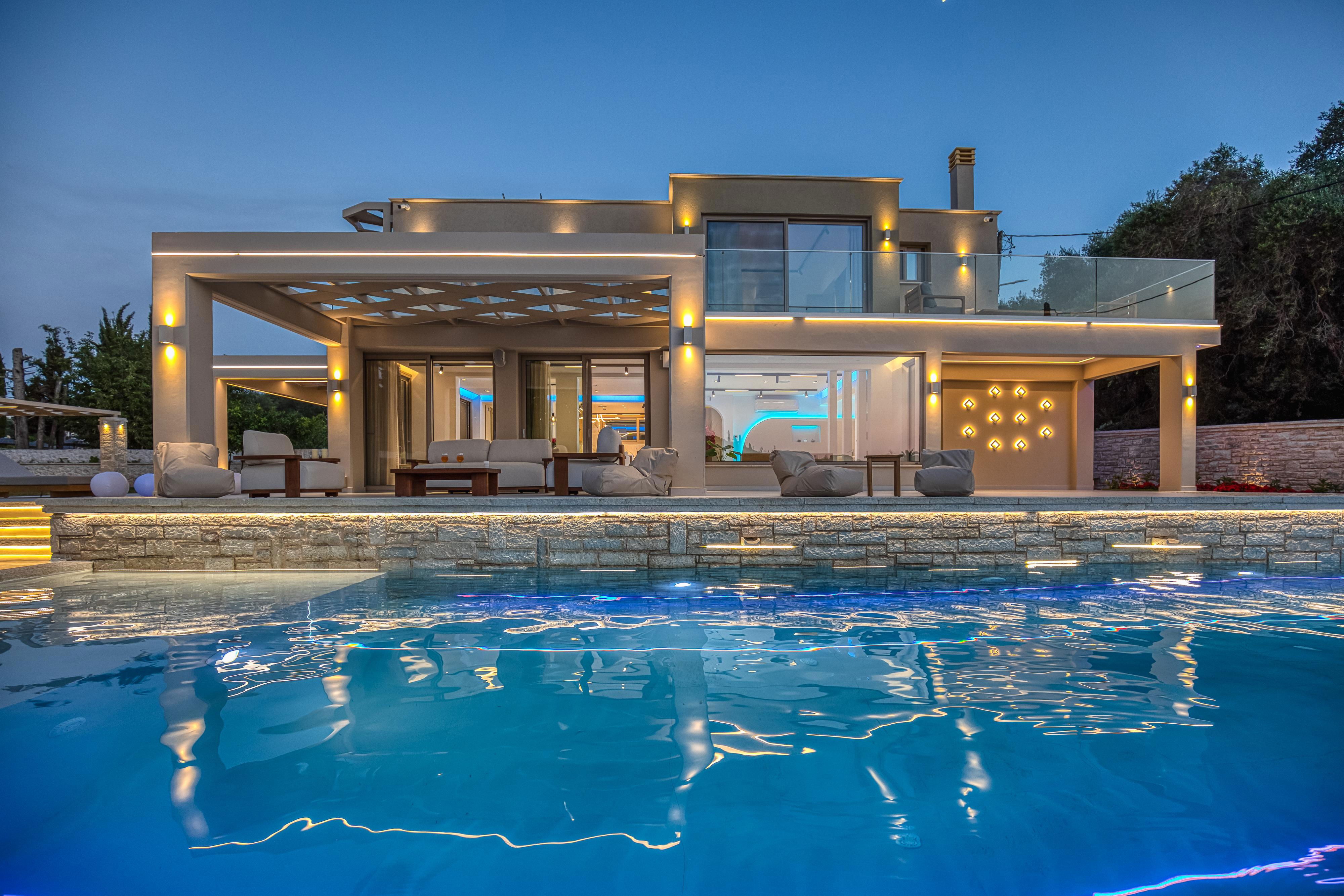 Villa Stafida - Heated Pool, Jacuzzi, Gym, BBq & Smart Luxury in Kassiopi