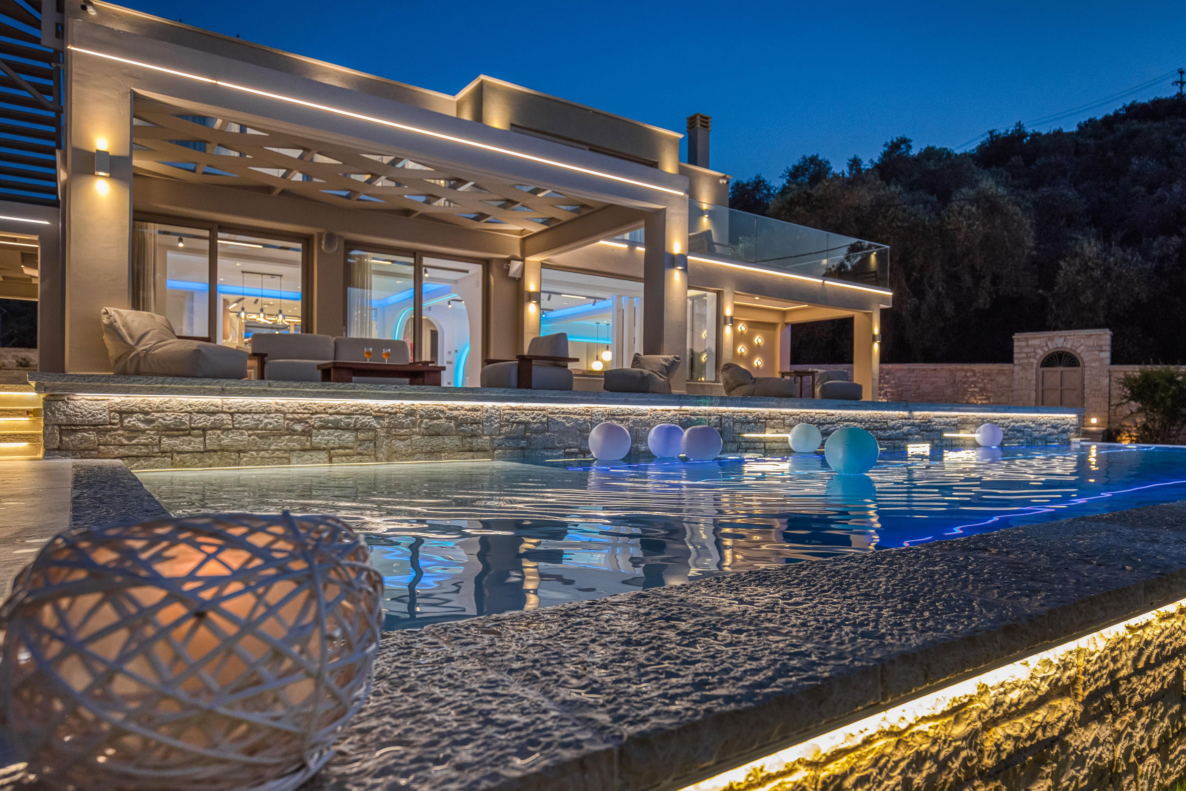 Villa Stafida - Heated Pool, Jacuzzi, Gym, BBq & Smart Luxury in Kassiopi