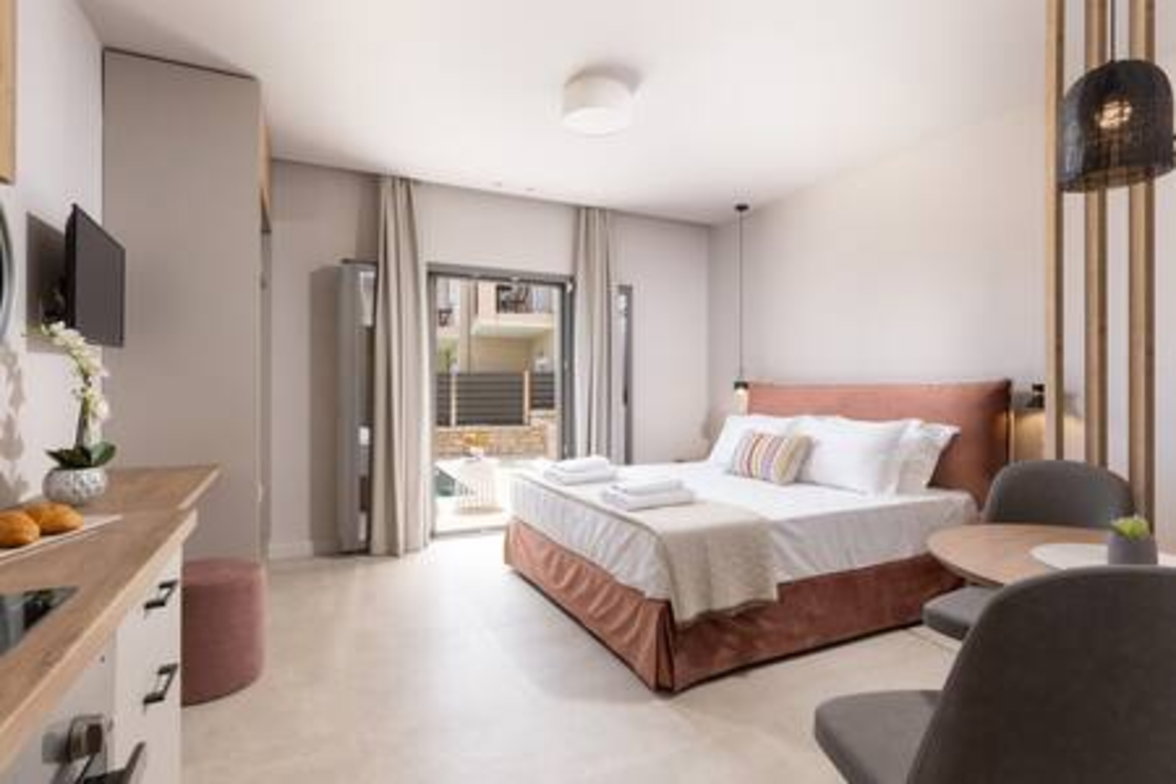 Onore Elegant suite & pool | Dasia