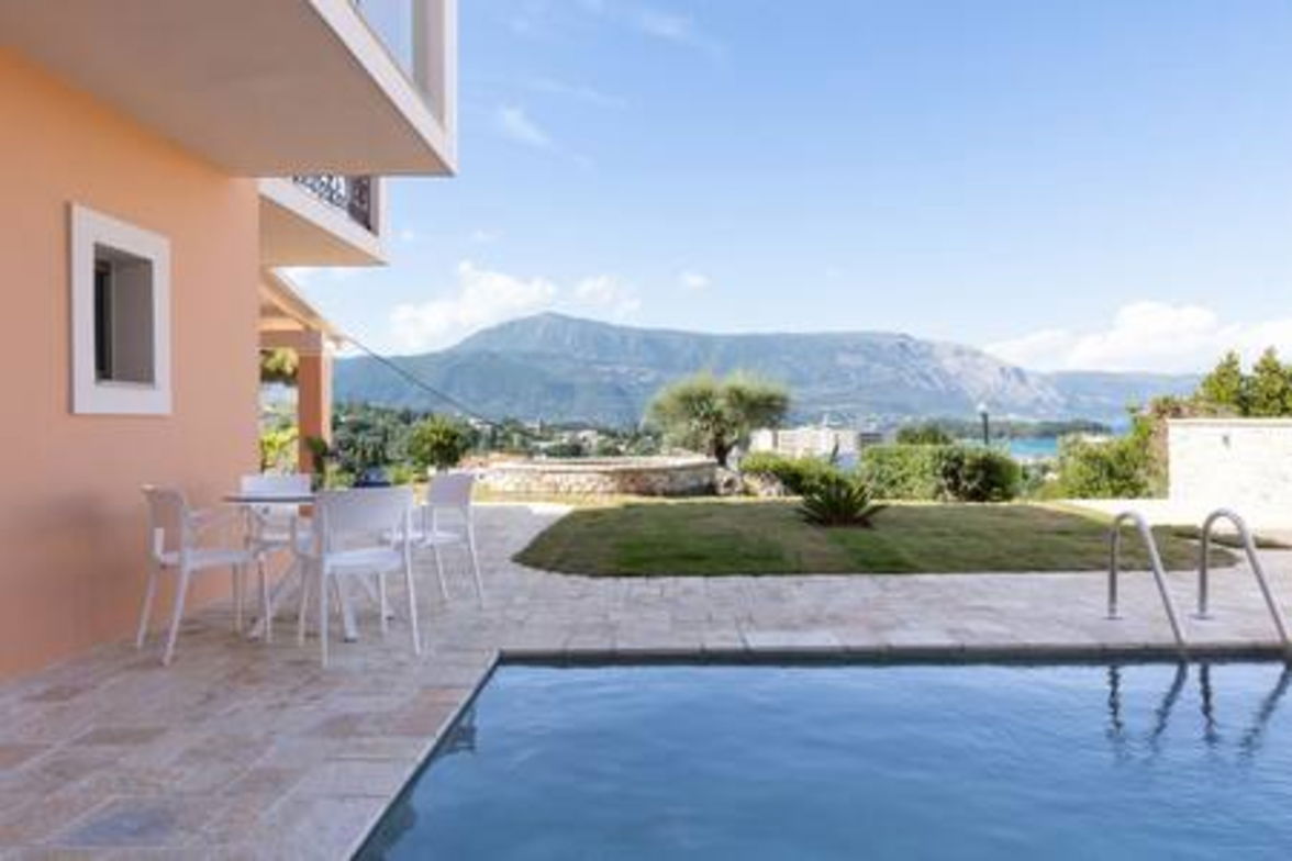 Onore Lake Suite & pool | Dasia