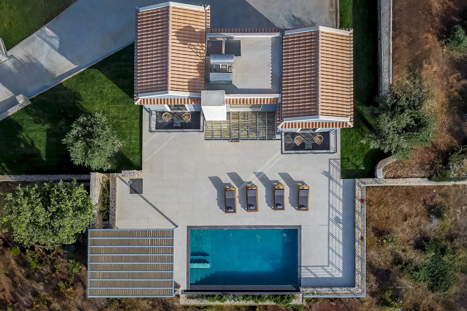 "Luxurious villa with infinity pool and ample lounging space."