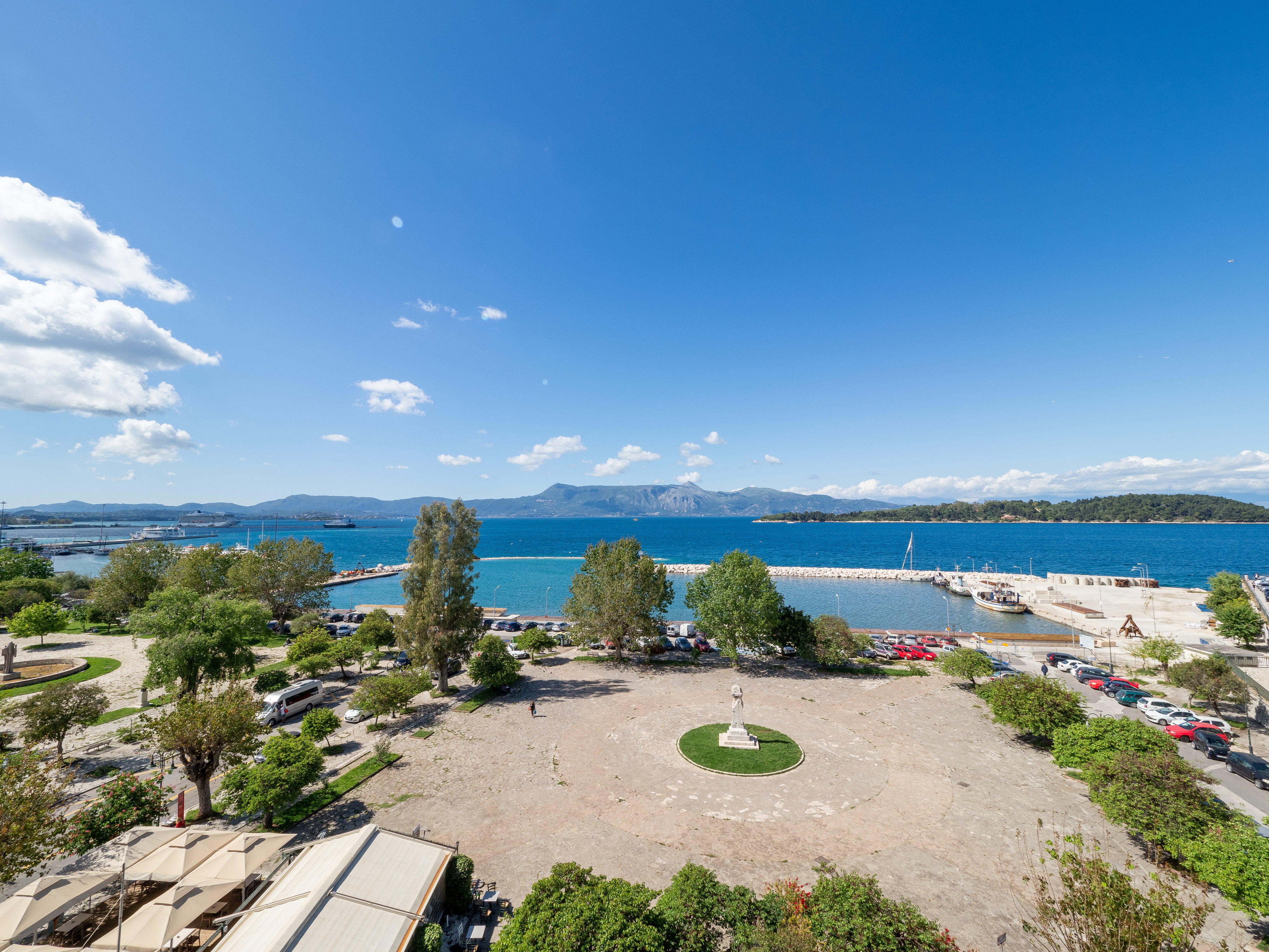 Acropole Seaview Apt – Old Port Views