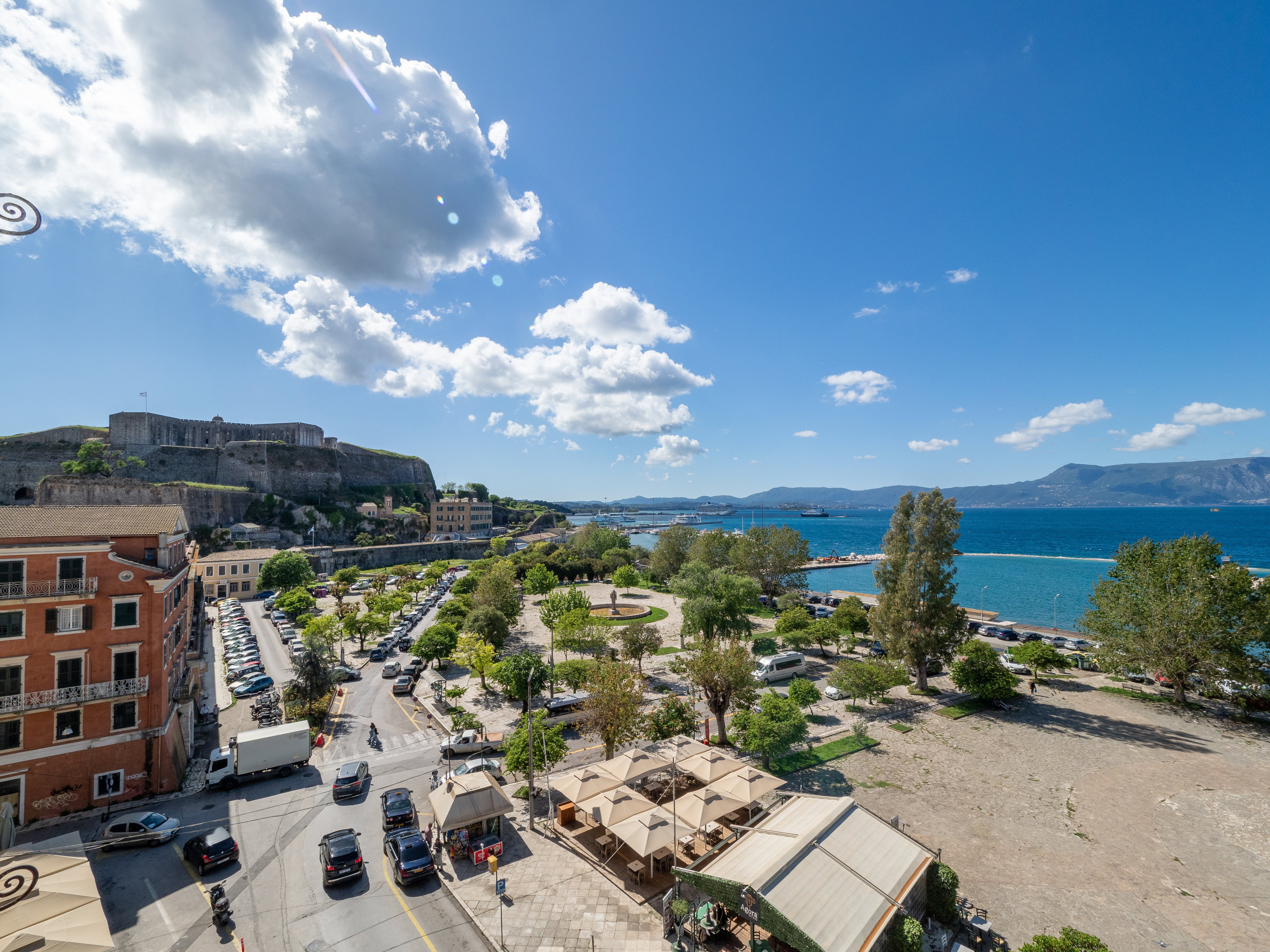 Acropole Seaview Apt – Old Port Views