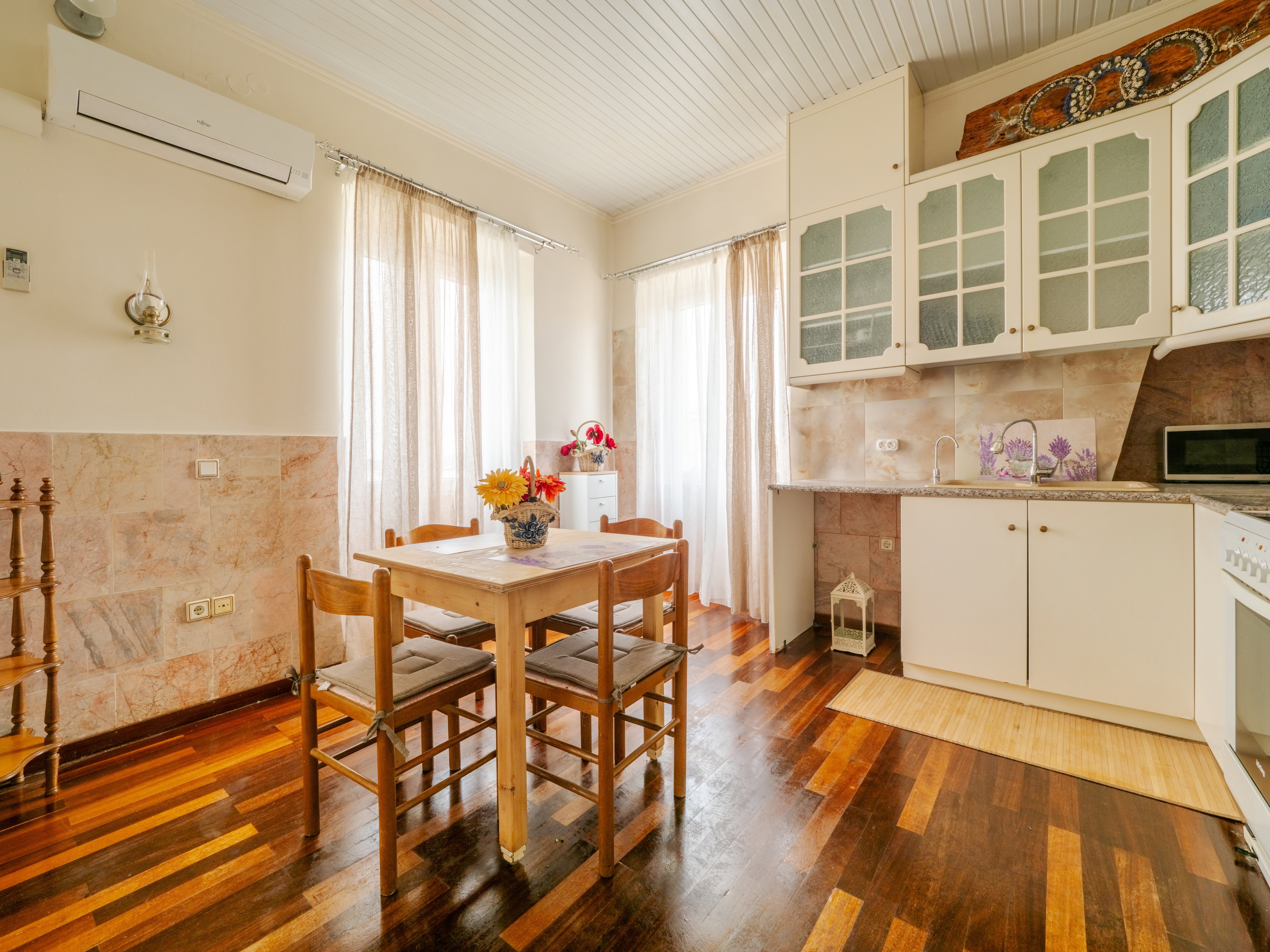 Acropole Seaview Apt – Old Port Views