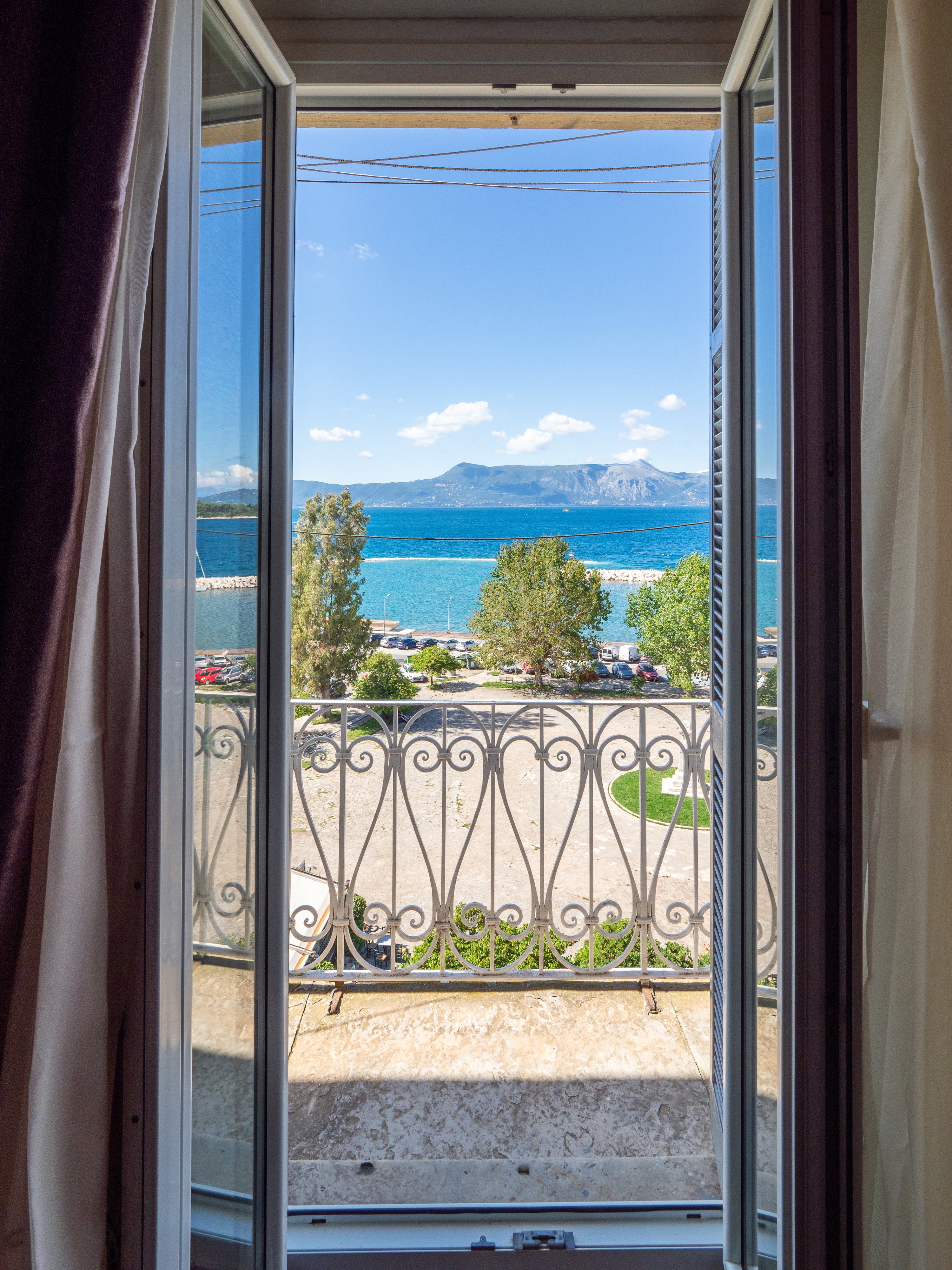 Acropole Seaview Apt – Old Port Views