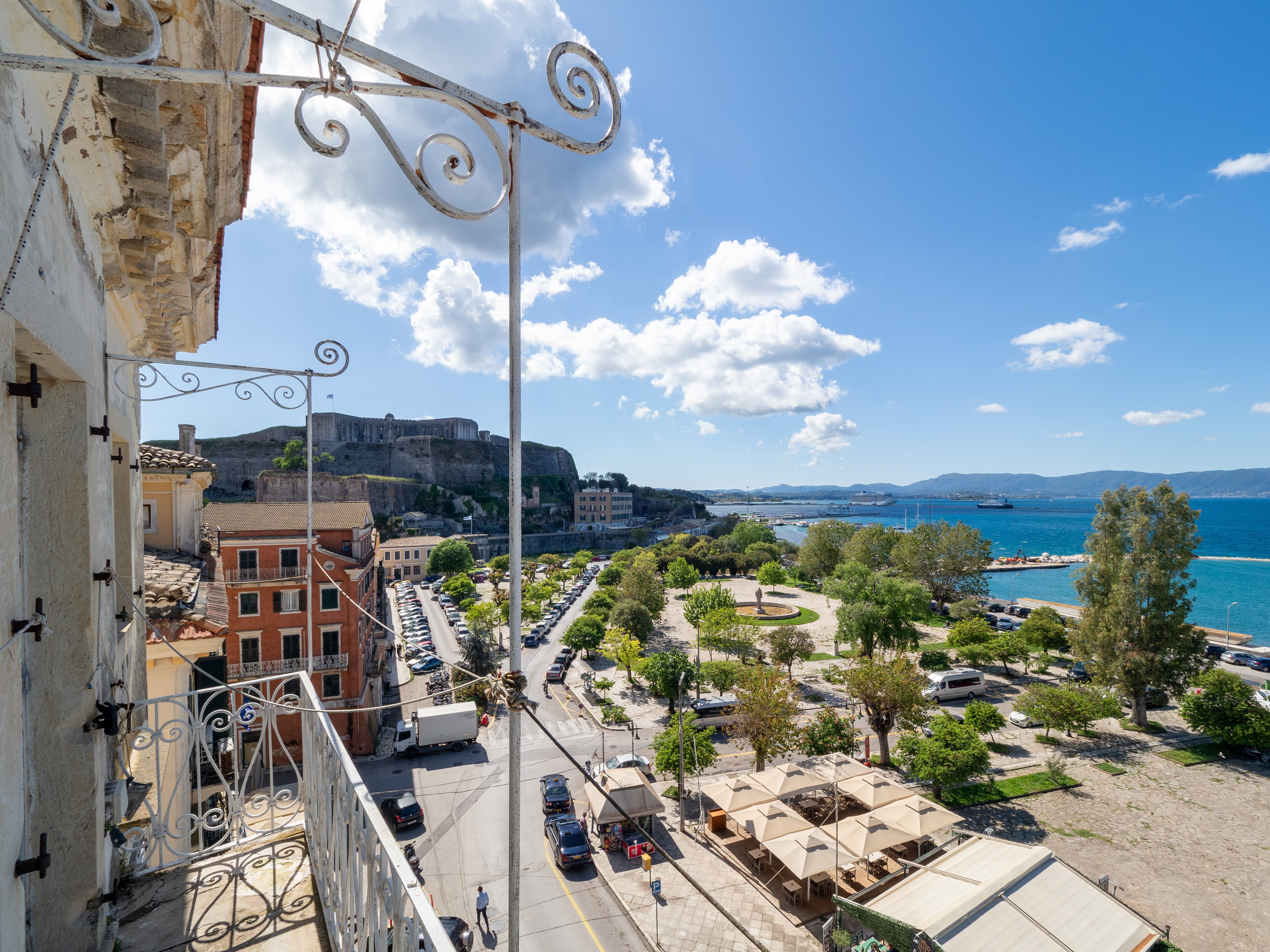 Acropole Seaview Apt – Old Port Views