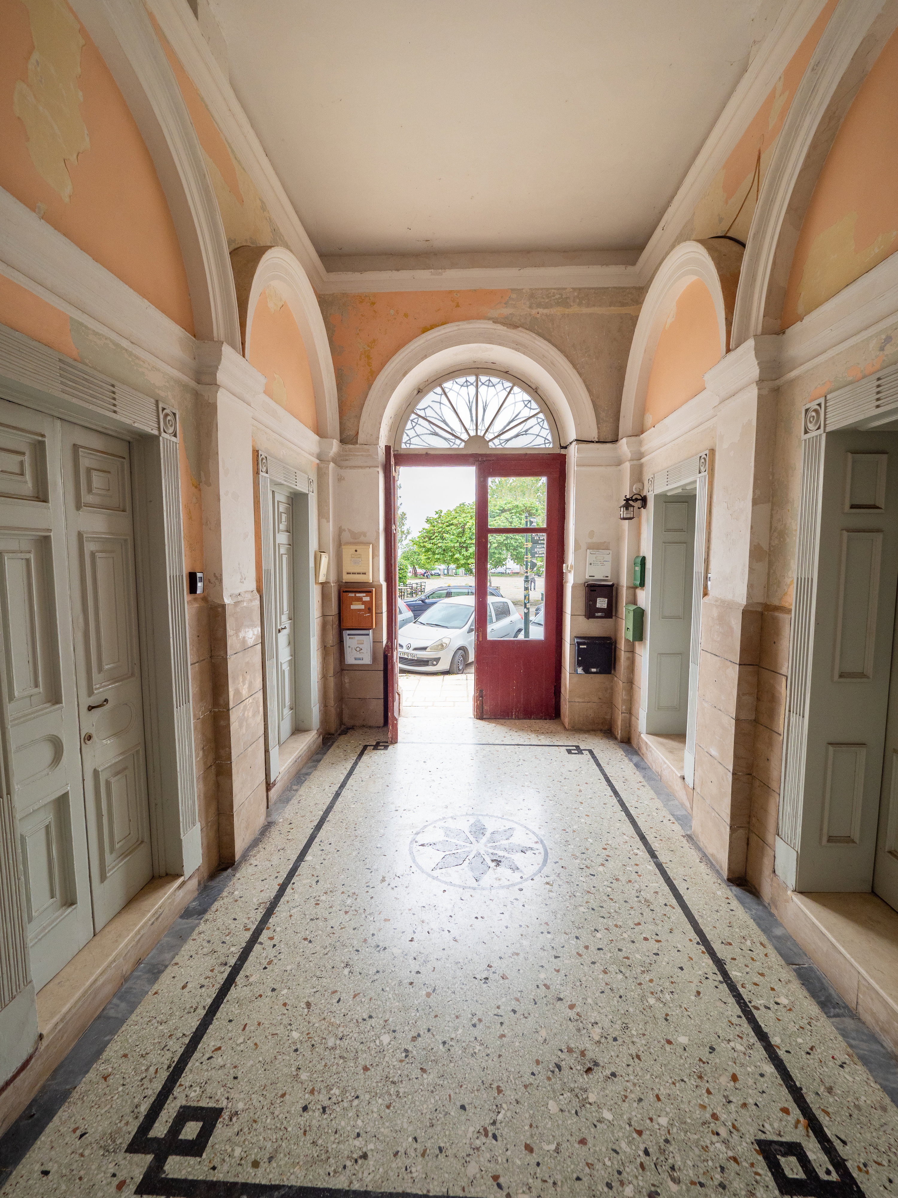 Acropole Seaview Apt – Old Port Views