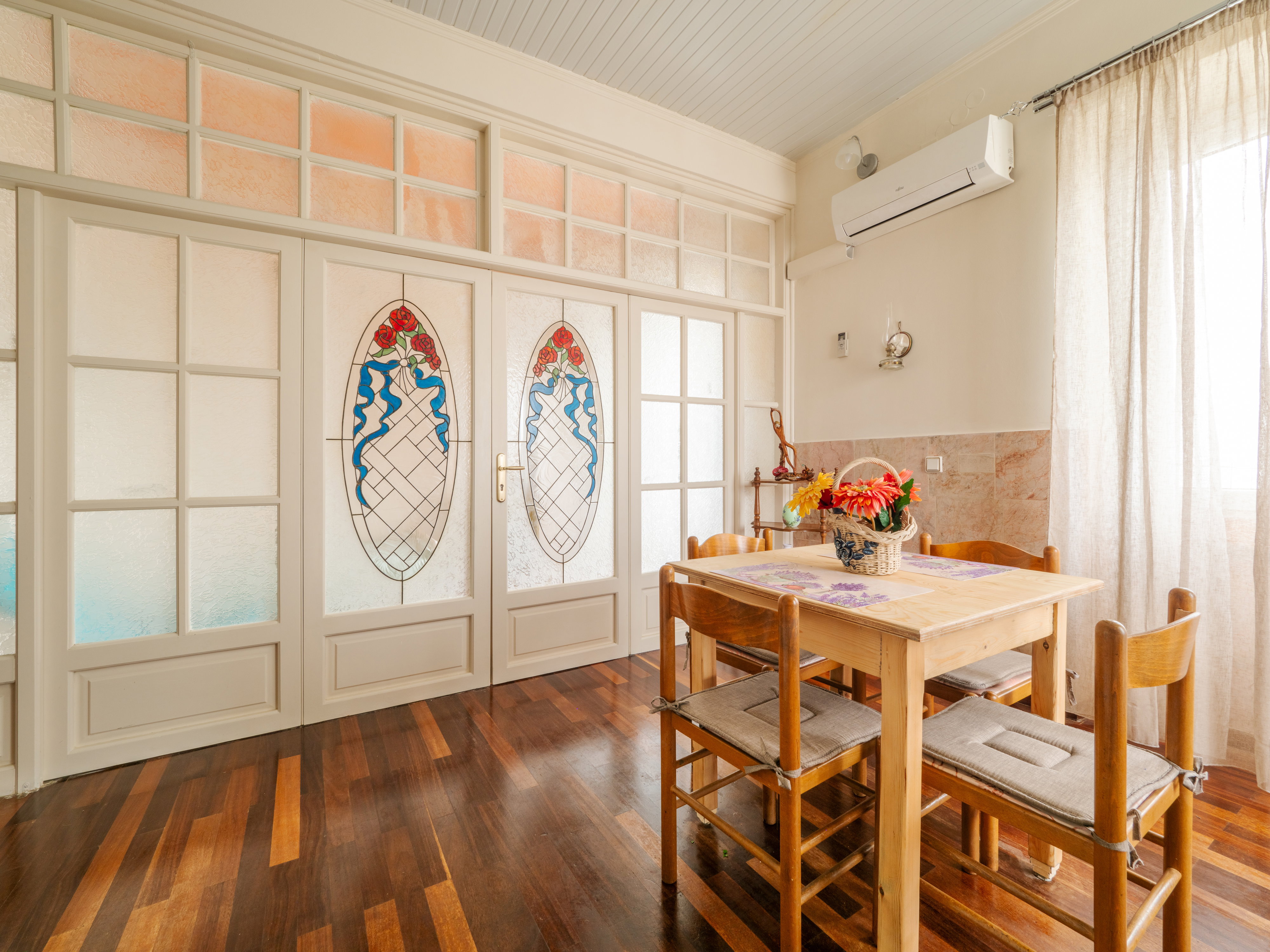 Acropole Seaview Apt – Old Port Views