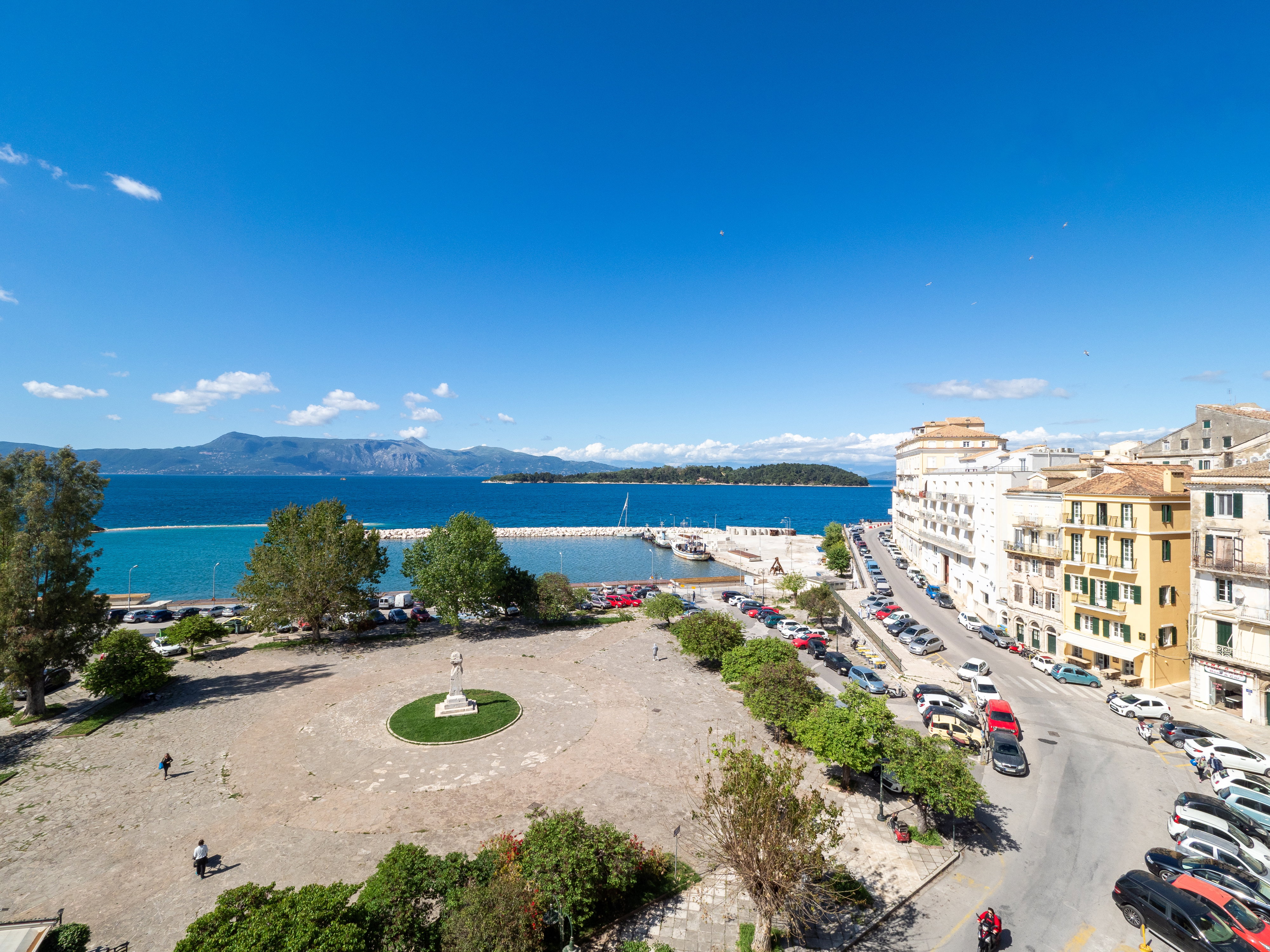 Acropole Seaview Apt – Old Port Views