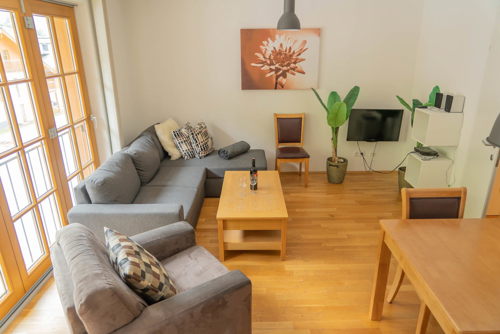 Manuela 12 - 2 bed 2nd Floor Apartment with balcony close to Gondola and Spa