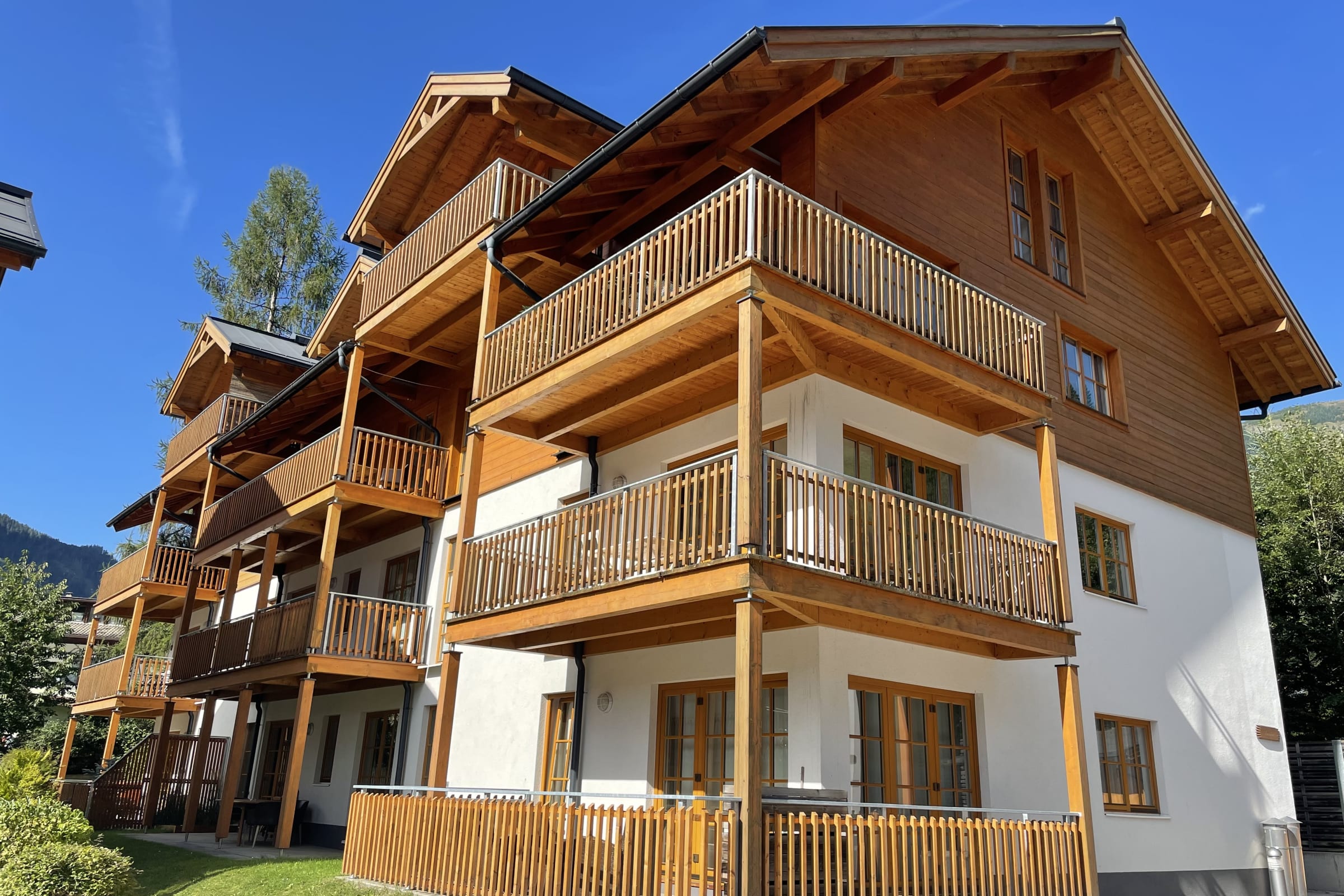 3 bed apartment with balcony