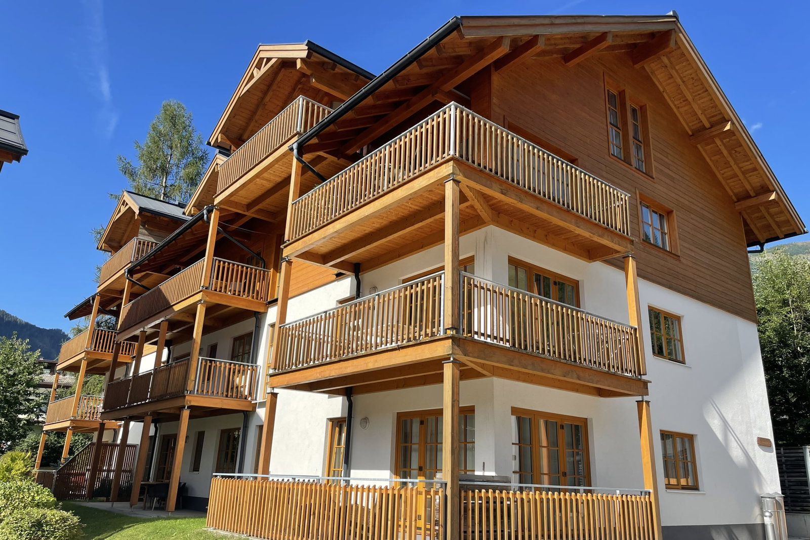 3 bed apartment with balcony