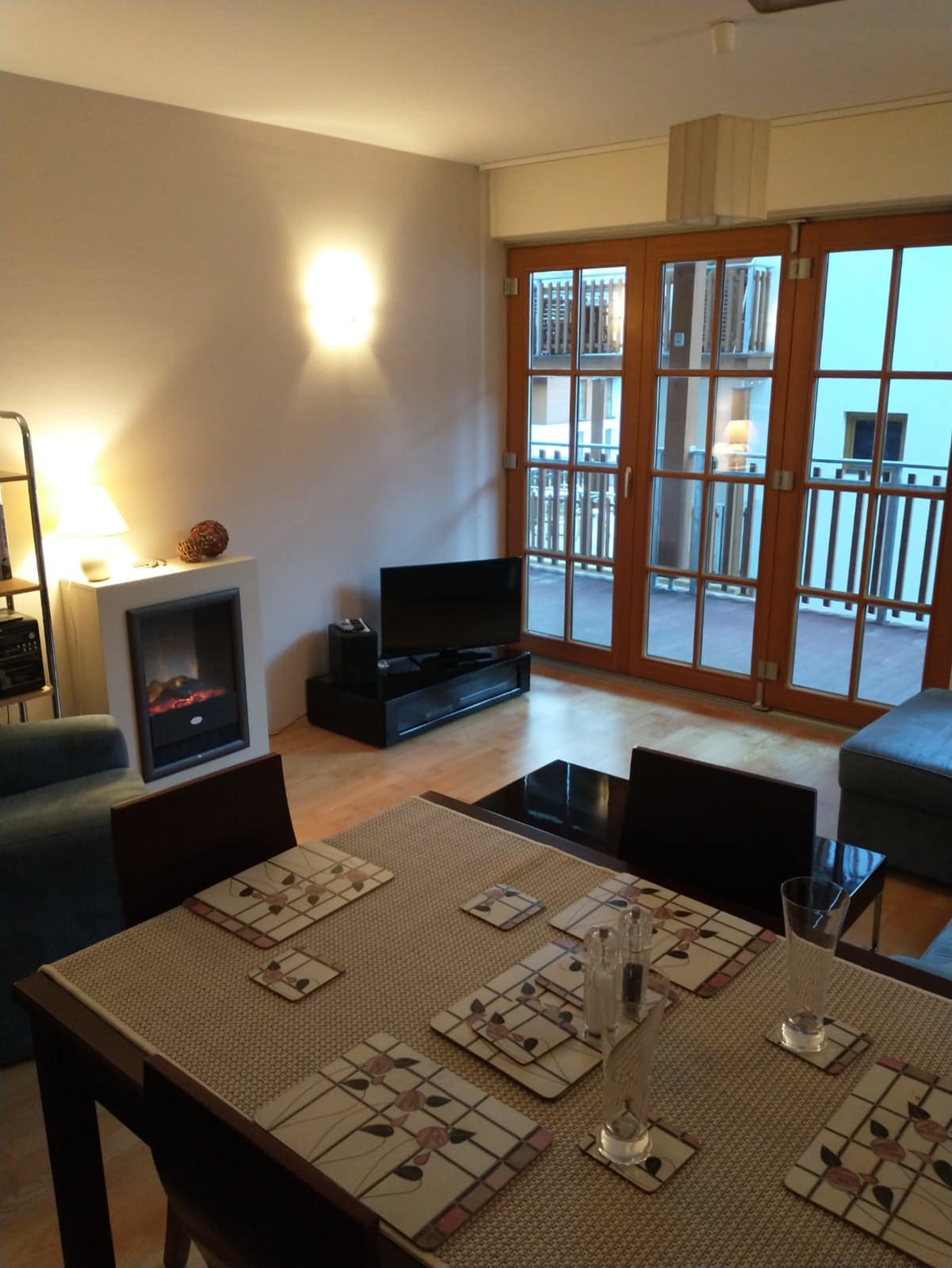 3 bed apartment with balcony
