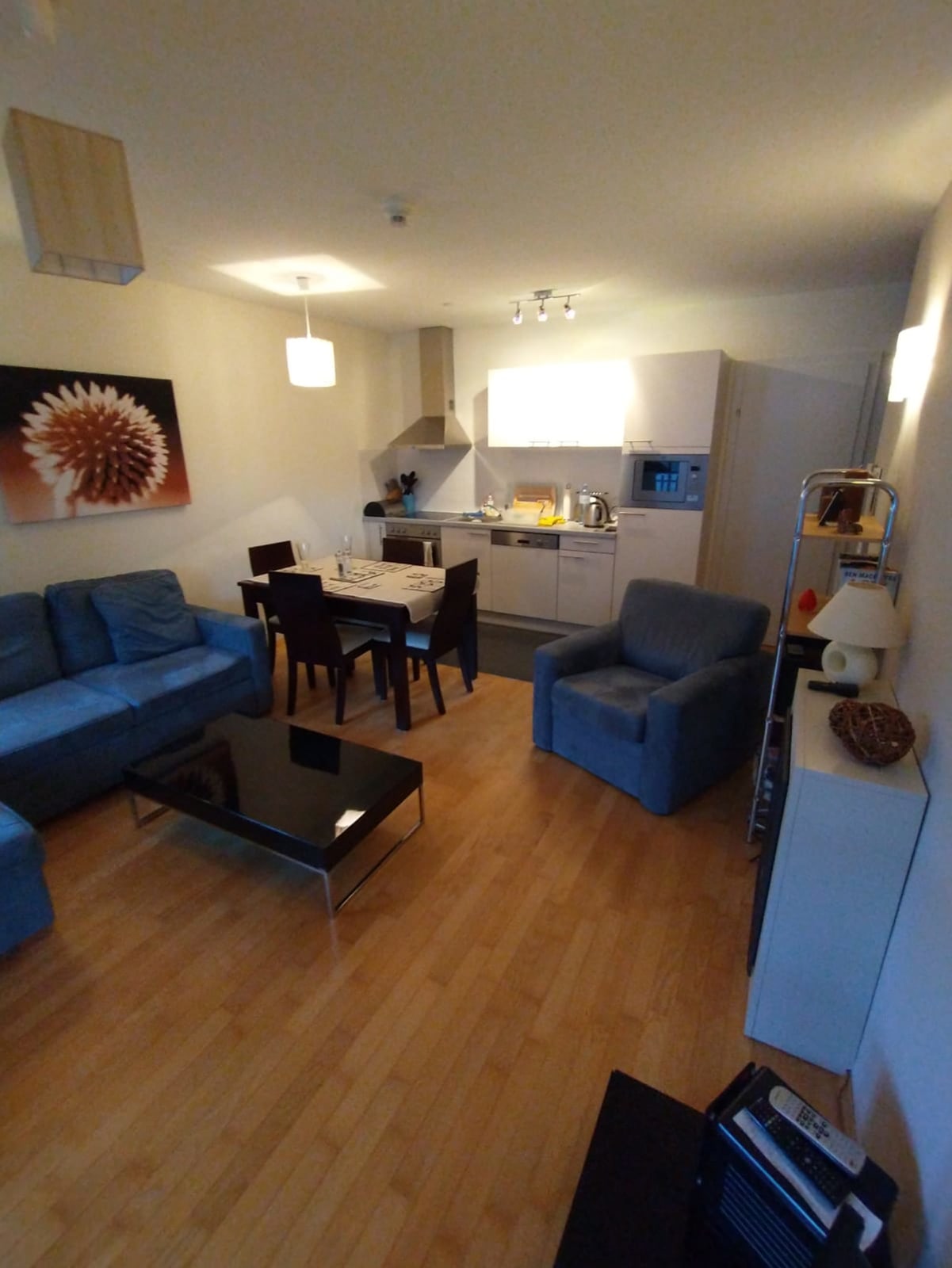 3 bed apartment with balcony