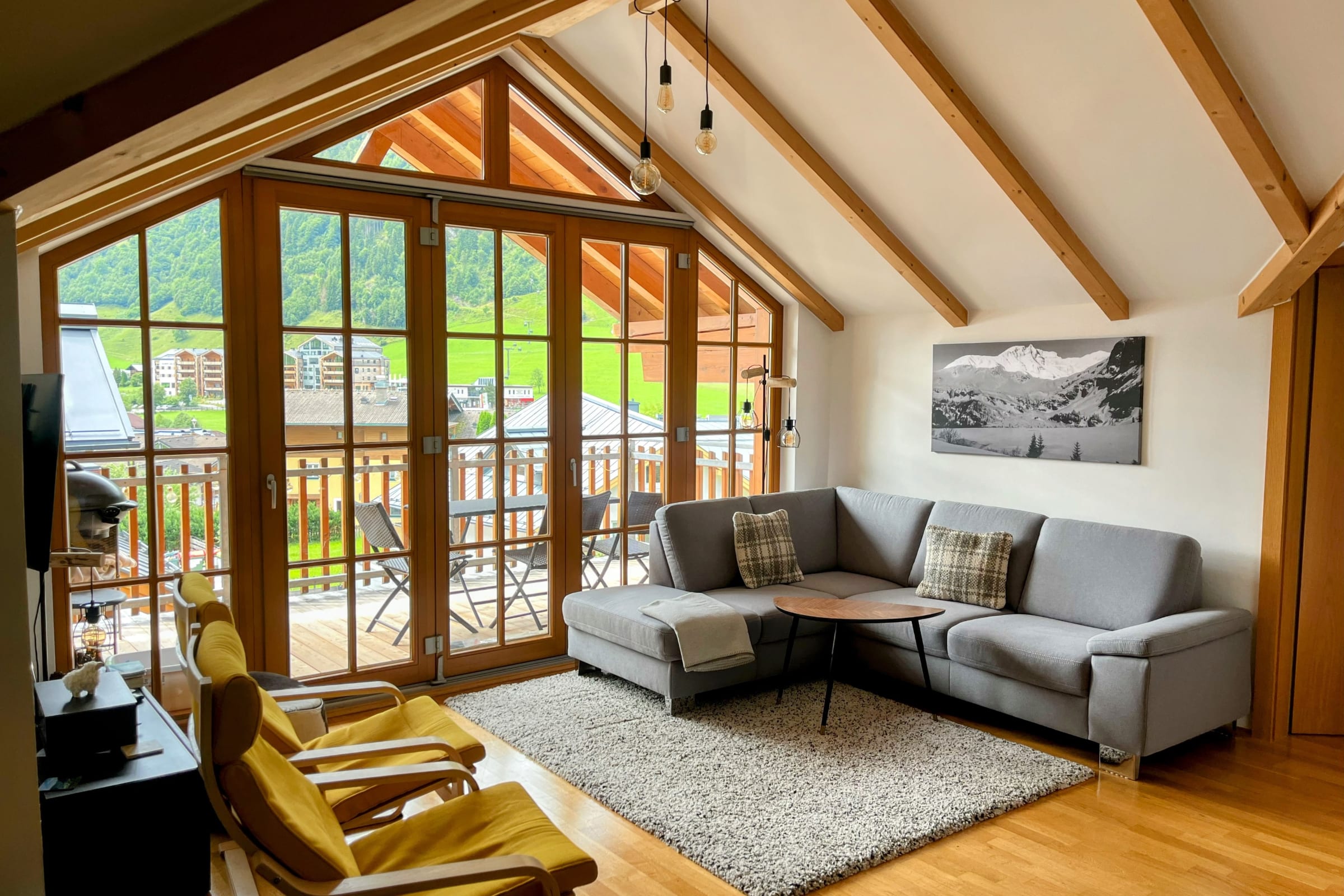 Kerstin 10 is a well-equipped and well appointed 3 bedroom penthouse apartment