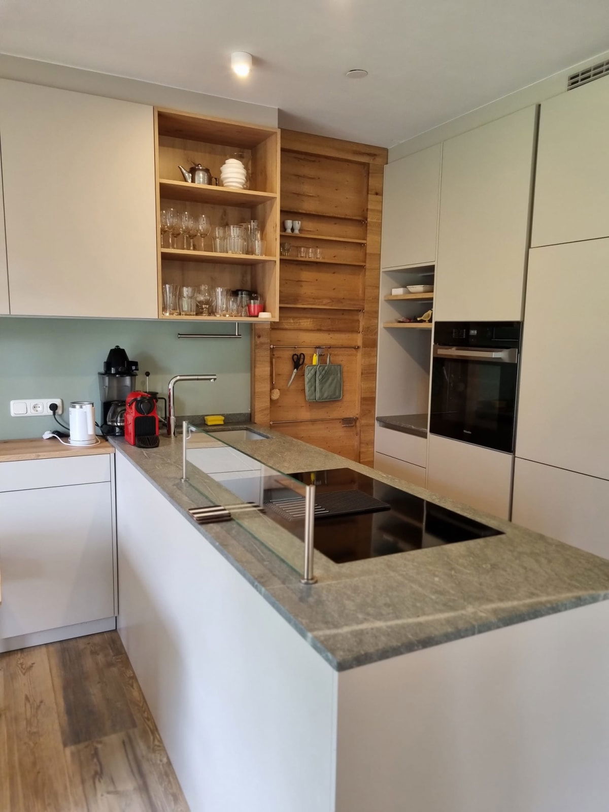 Johanna 2 - 3 Bed ground floor apartment with great views close to Gondola & Spa