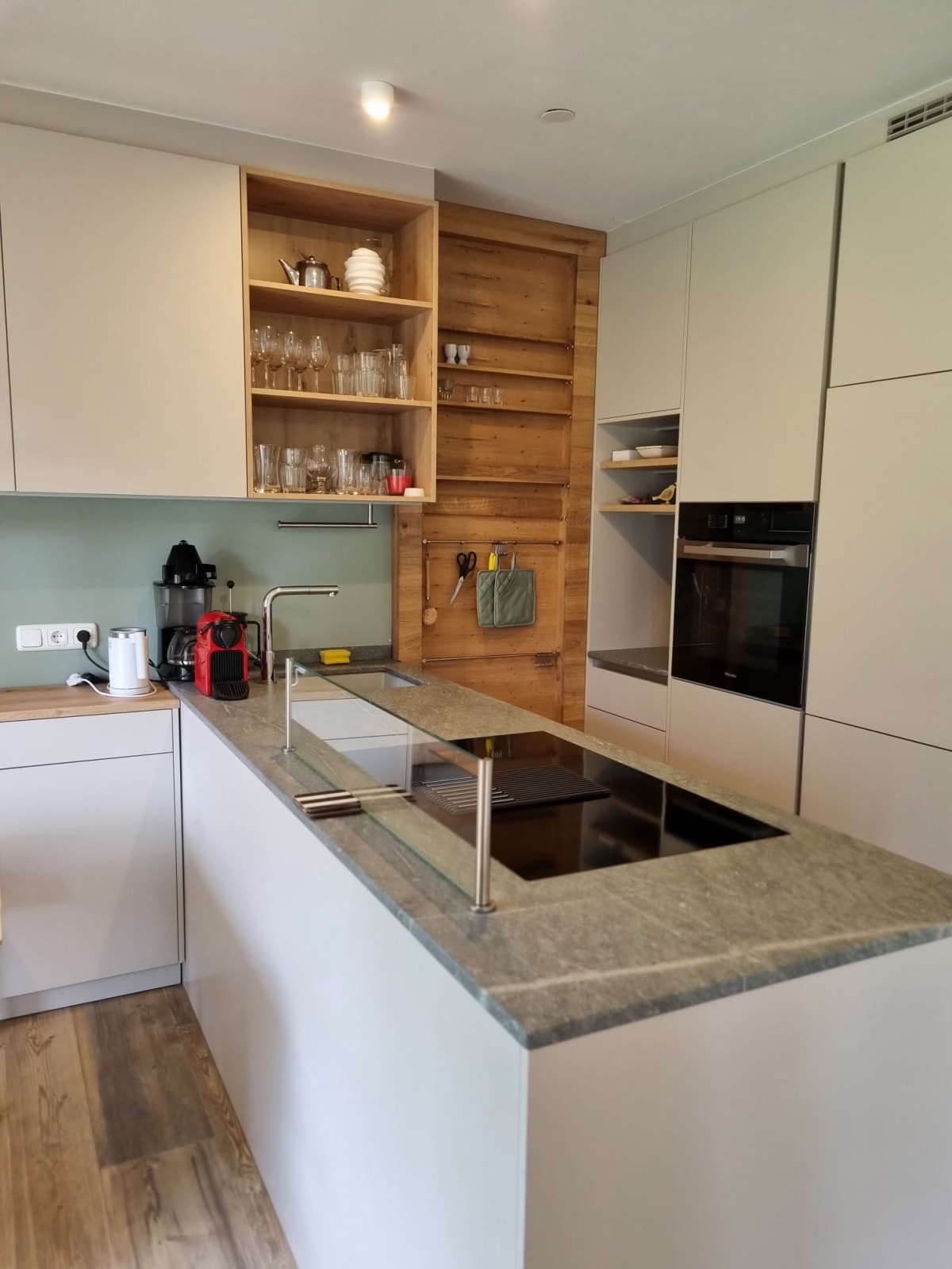 Johanna 2 - 3 Bed ground floor apartment with great views close to Gondola & Spa