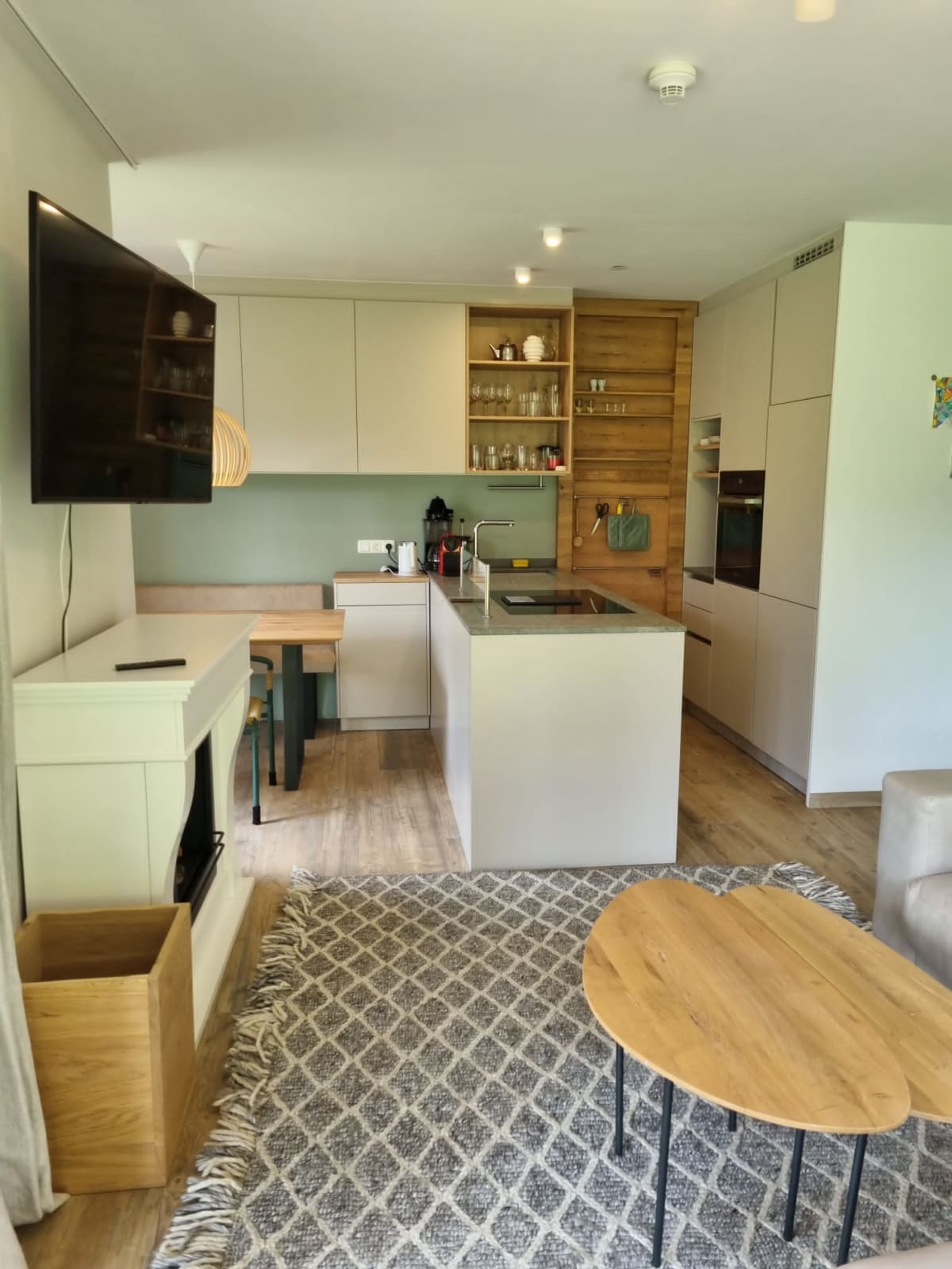 Johanna 2 - 3 Bed ground floor apartment with great views close to Gondola & Spa