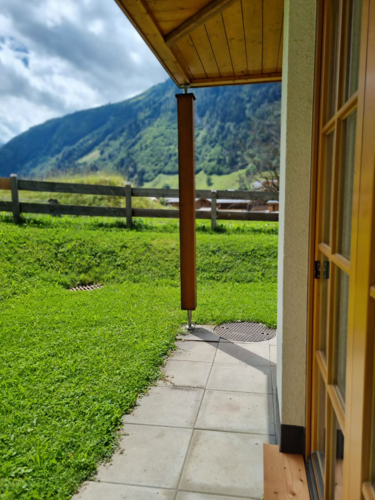 Johanna 2 - 3 Bed ground floor apartment with great views close to Gondola & Spa