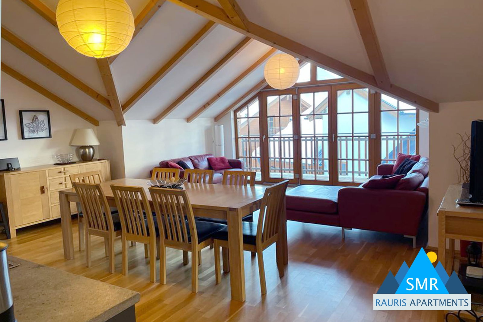 Jana 5 - Luxury 4 bed Penthouse apartment with balcony near to Spa & Gondola