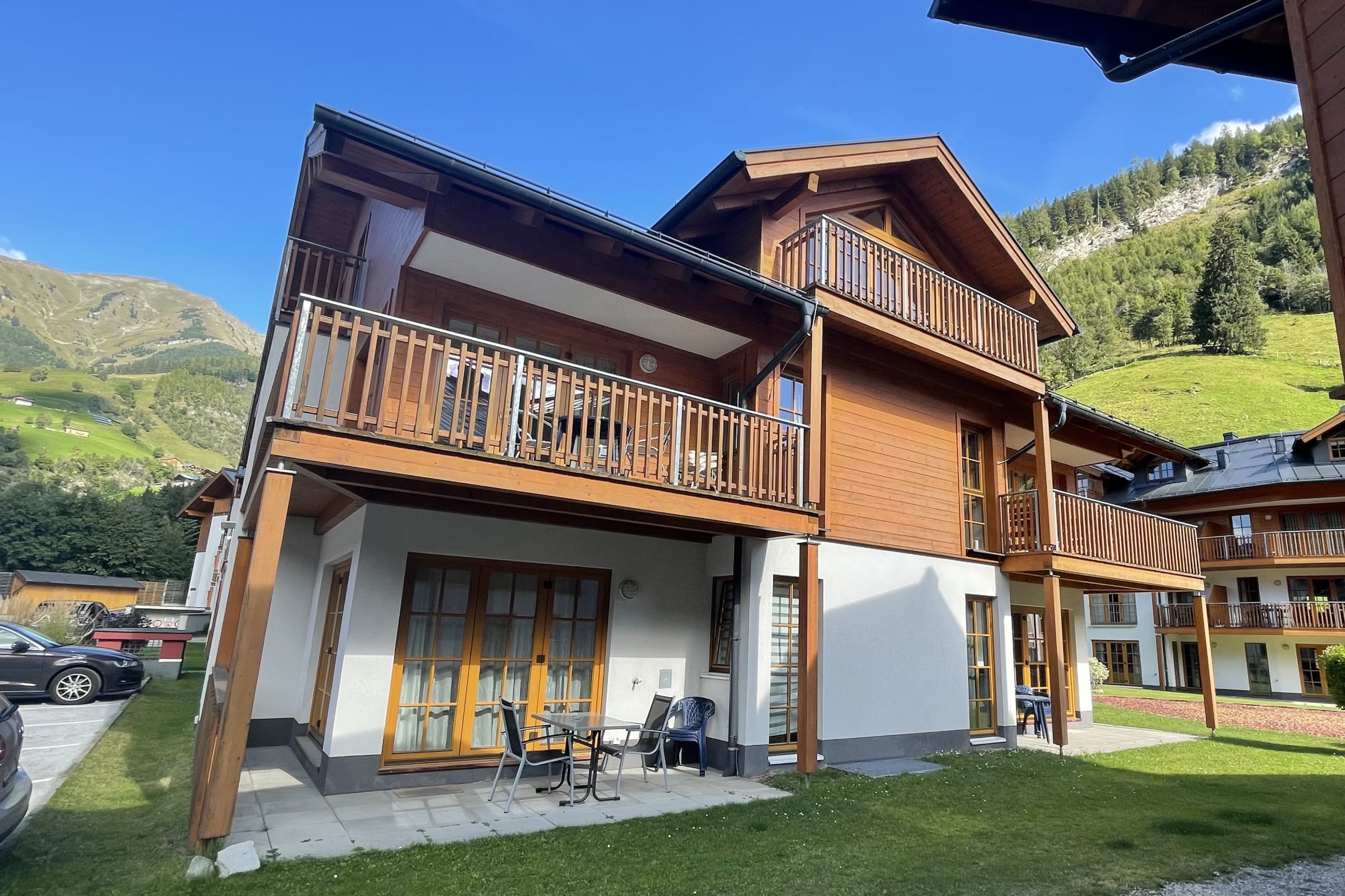 Jana 5 - Luxury 4 bed Penthouse apartment with balcony near to Spa & Gondola
