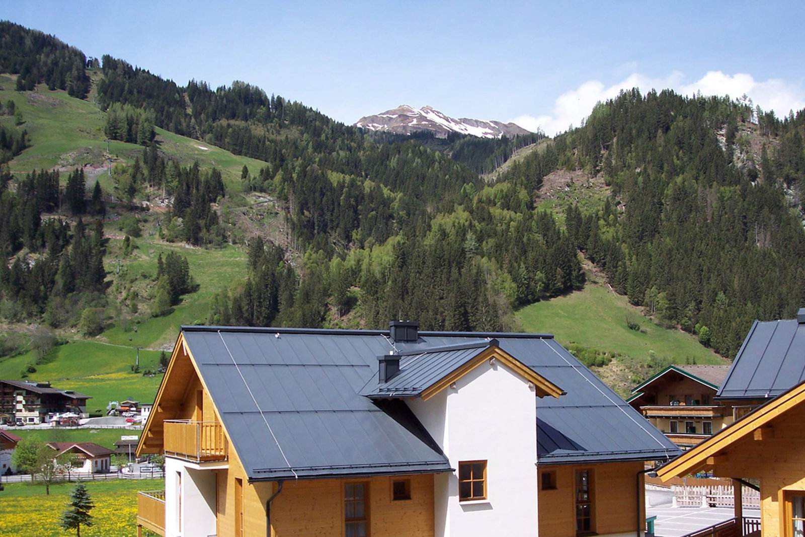Christina 6 - Comfortable 2nd floor Apartment close to the Gondola and Spa