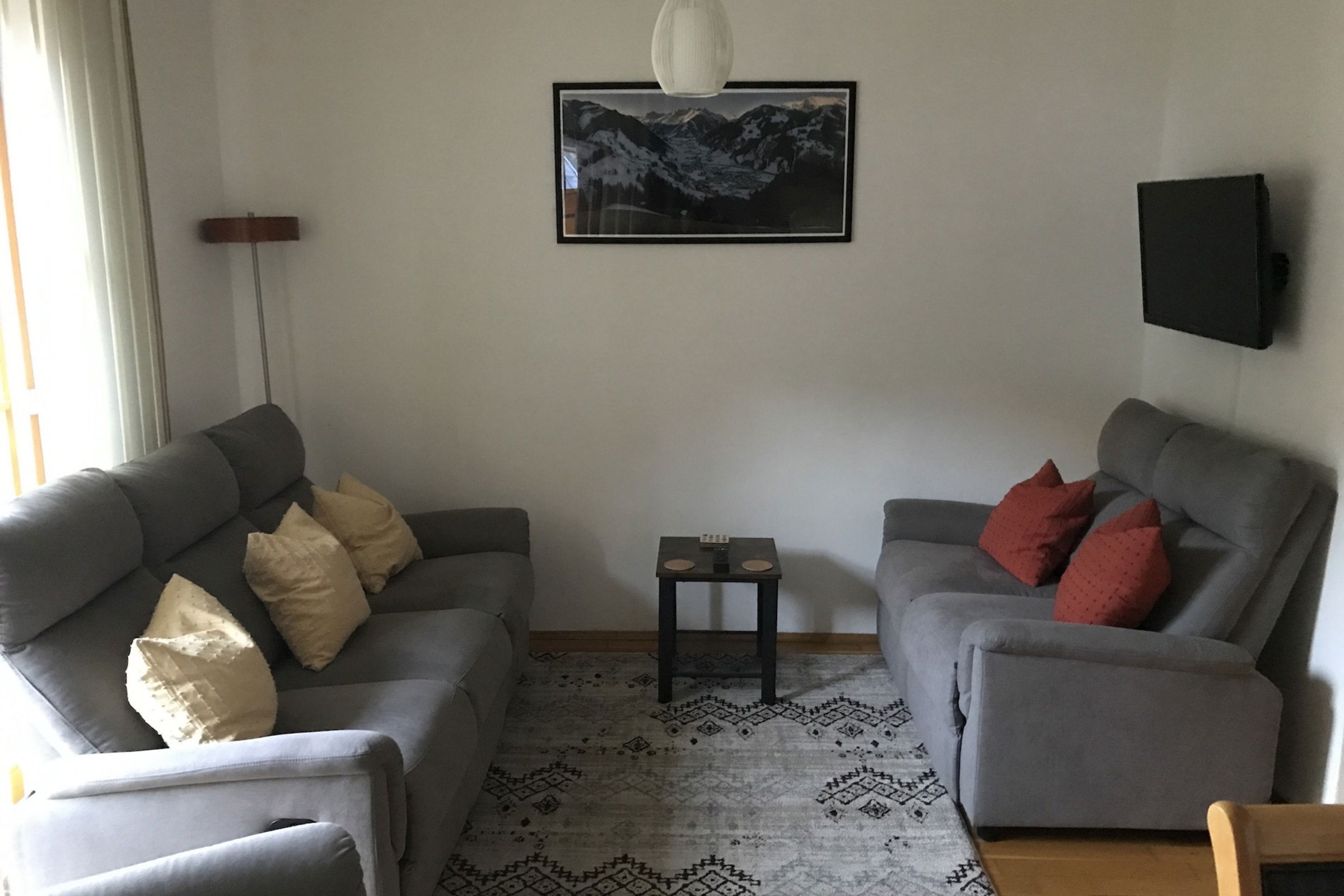 Christina 6 - Comfortable 2nd floor Apartment close to the Gondola and Spa