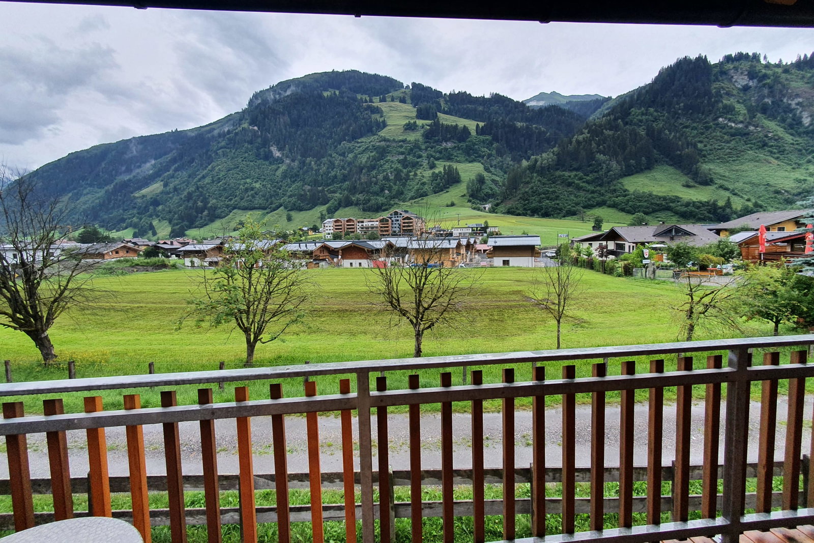 Eva 4 - 3 bed refurb'd 1st Floor Apartment great views close to Gondola and Spa