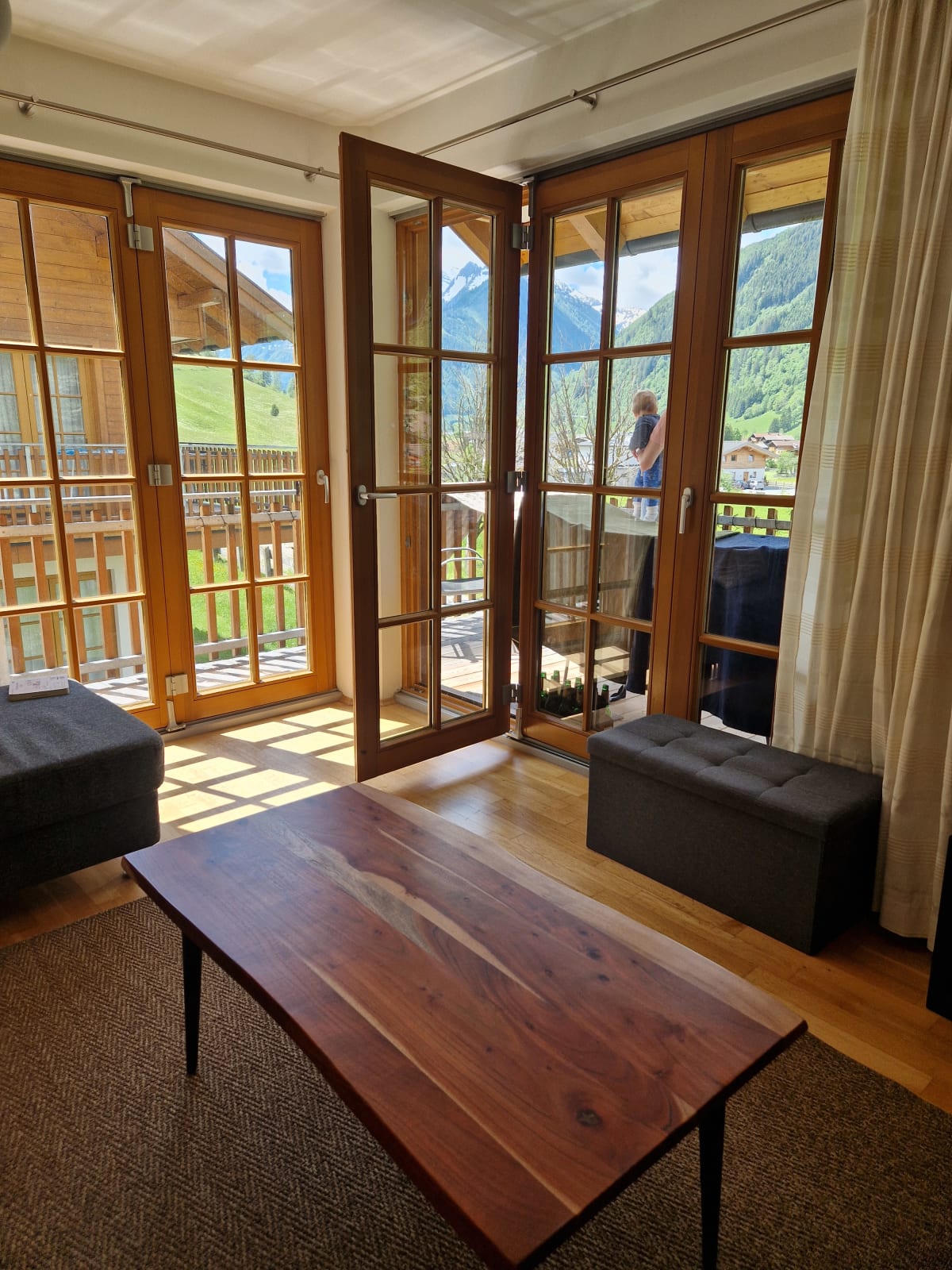 Eva 4 - 3 bed refurb'd 1st Floor Apartment great views close to Gondola and Spa