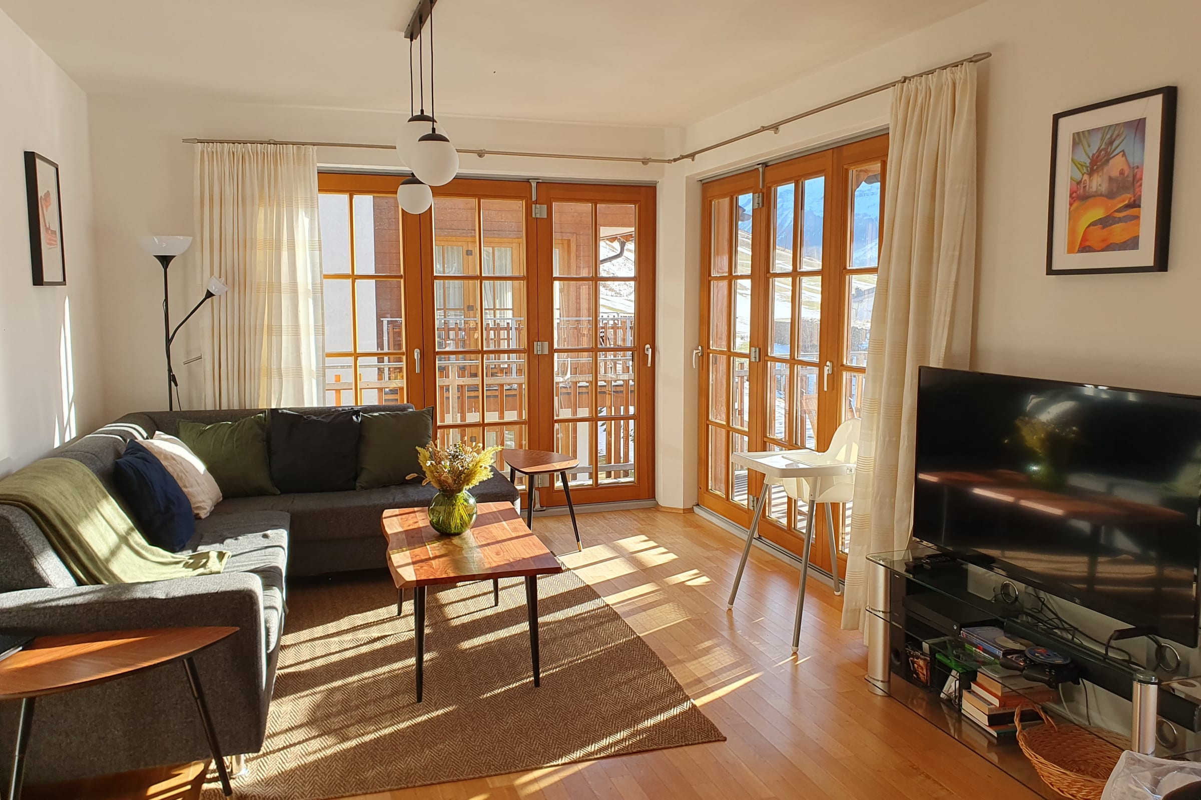 Eva 4 - 3 bed refurb'd 1st Floor Apartment great views close to Gondola and Spa