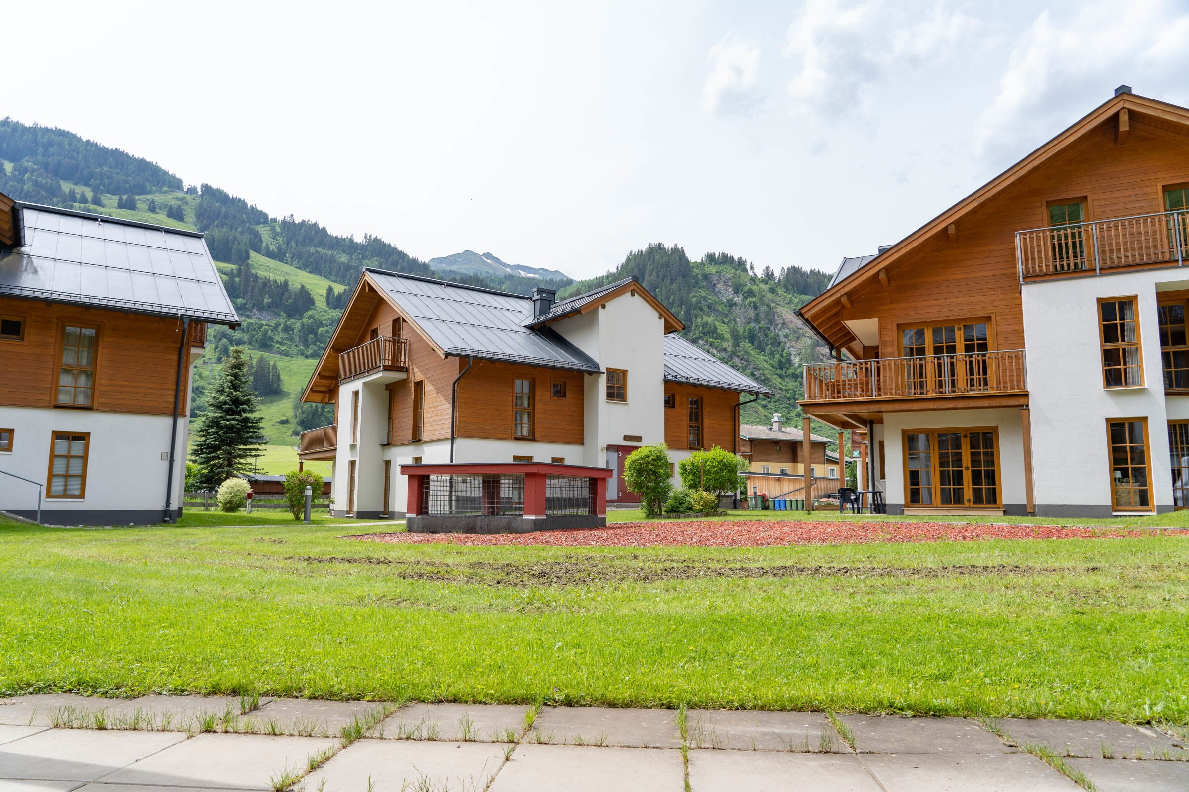 Elizabeth 5 - 2nd flr luxury 3 bed apartment with large Balcony - Great views