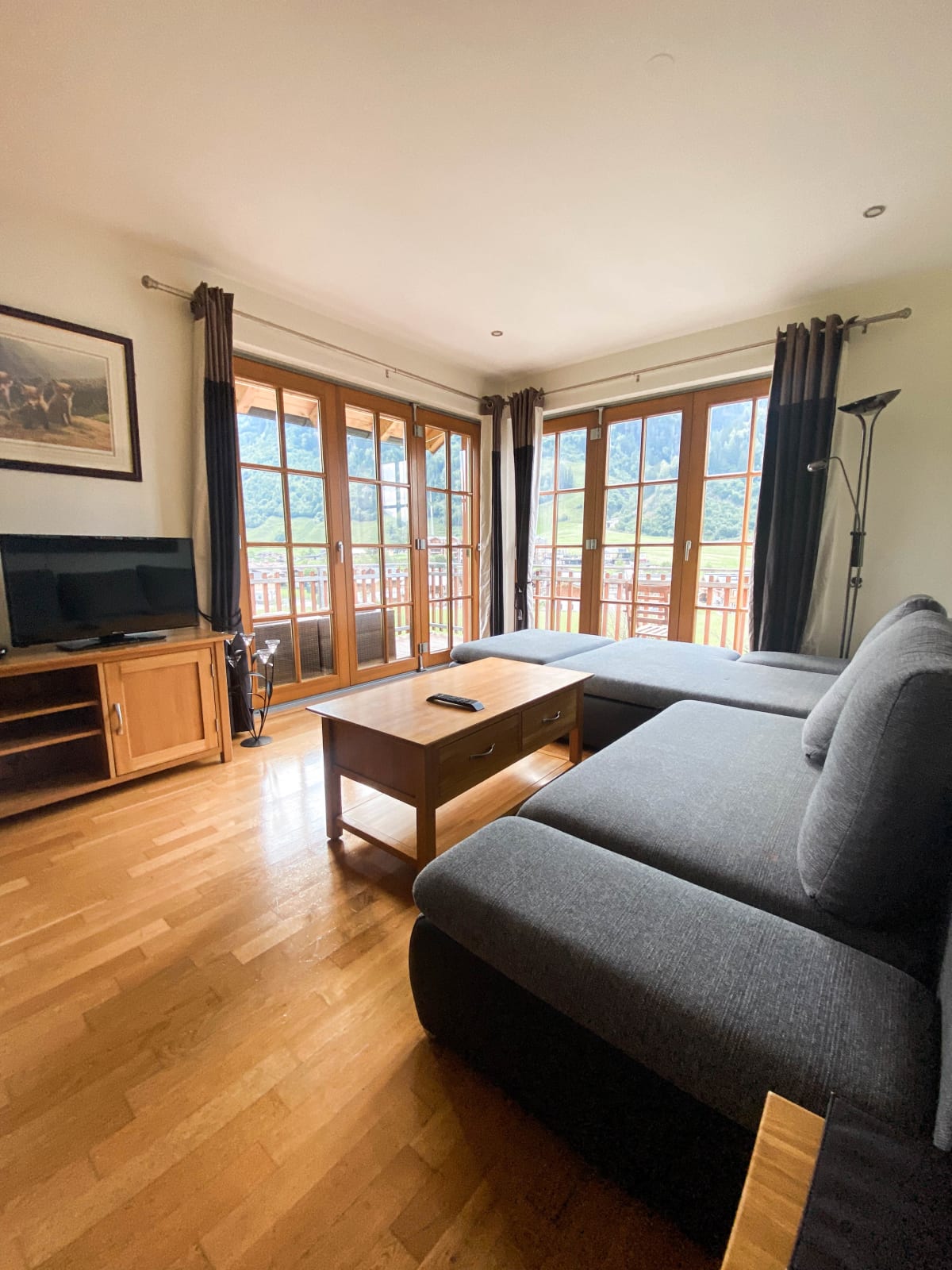 Elizabeth 5 - 2nd flr luxury 3 bed apartment with large Balcony - Great views
