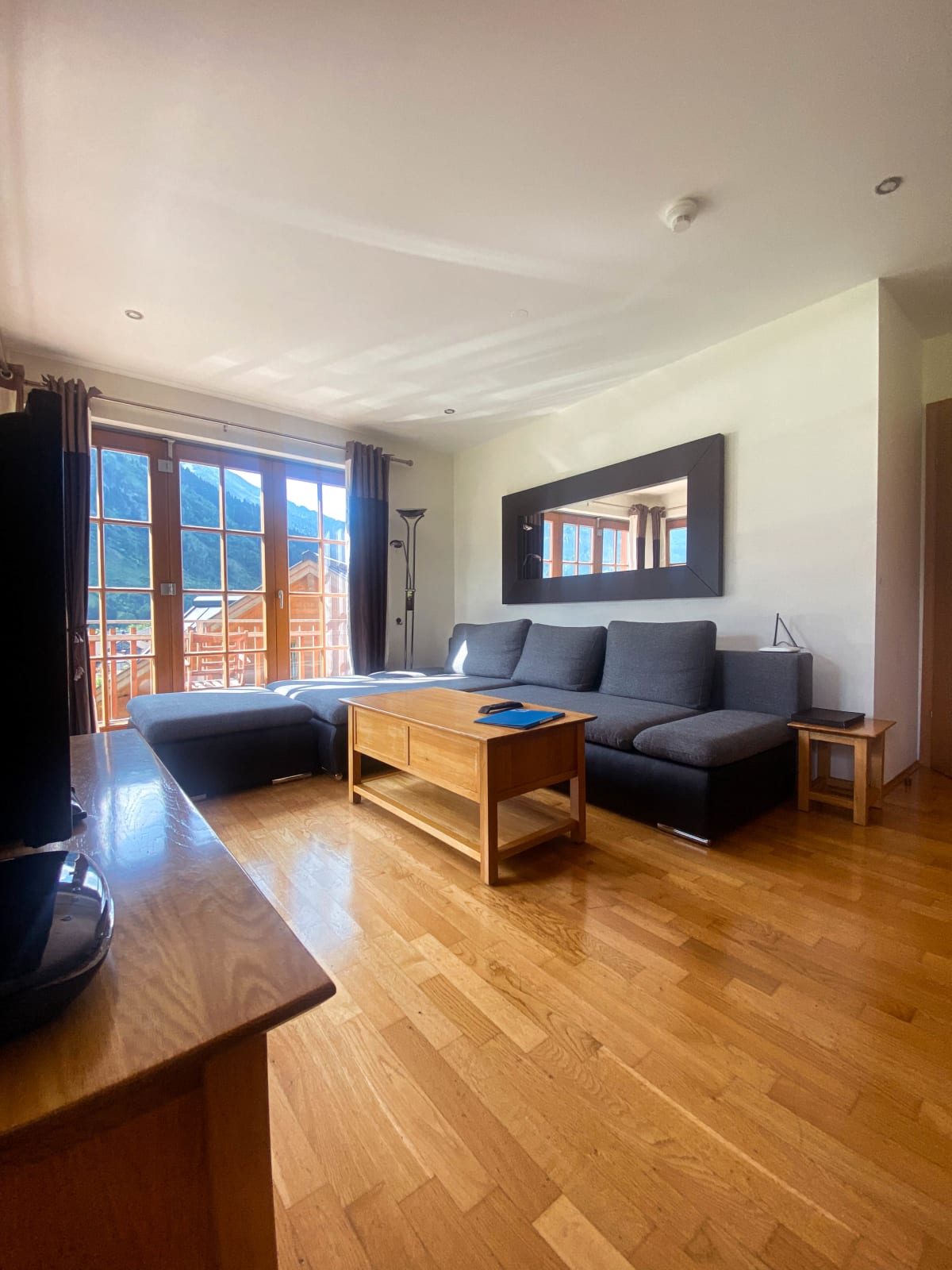 Elizabeth 5 - 2nd flr luxury 3 bed apartment with large Balcony - Great views