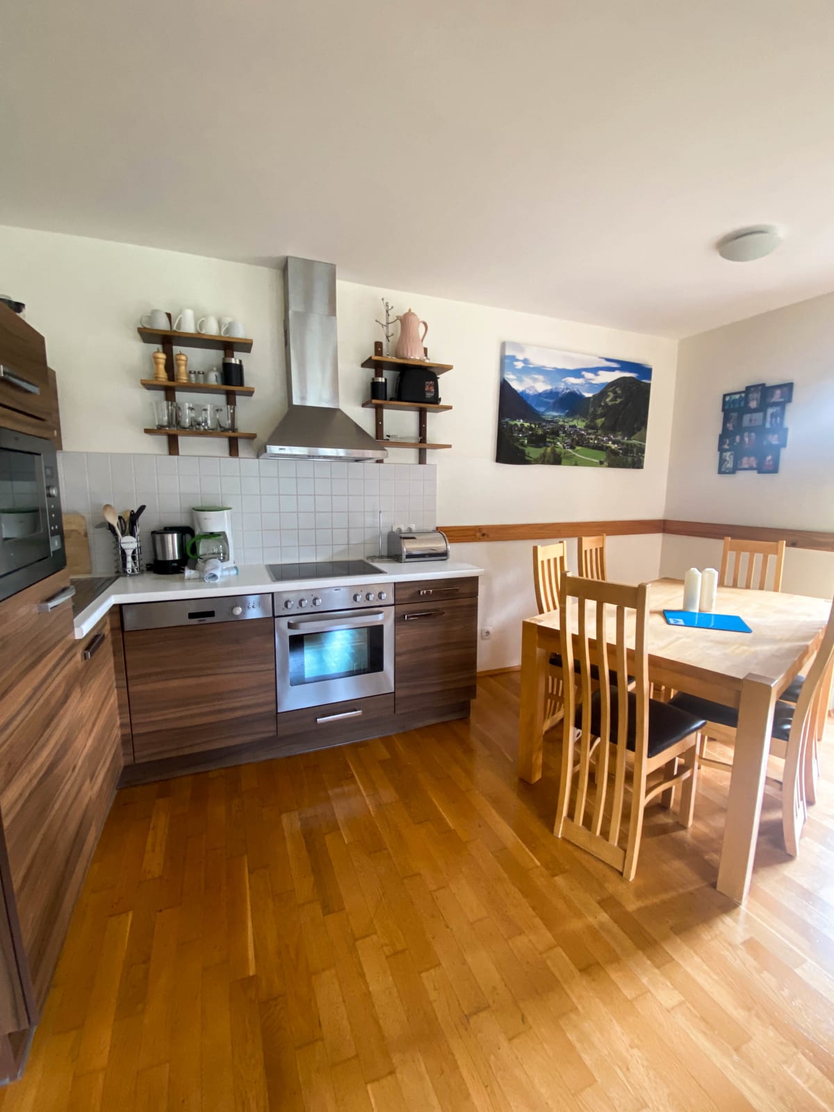 Elizabeth 5 - 2nd flr luxury 3 bed apartment with large Balcony - Great views
