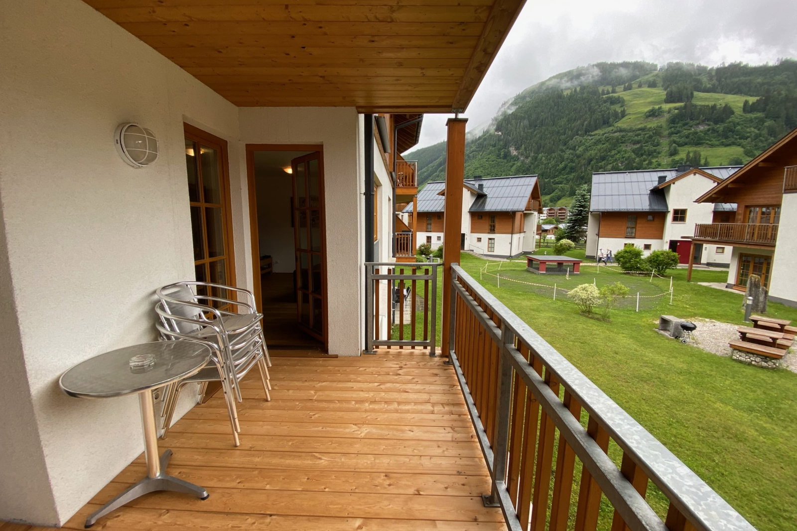 Christina 3 - Comfortable 1st Floor Apartment close to Gondola and Spa