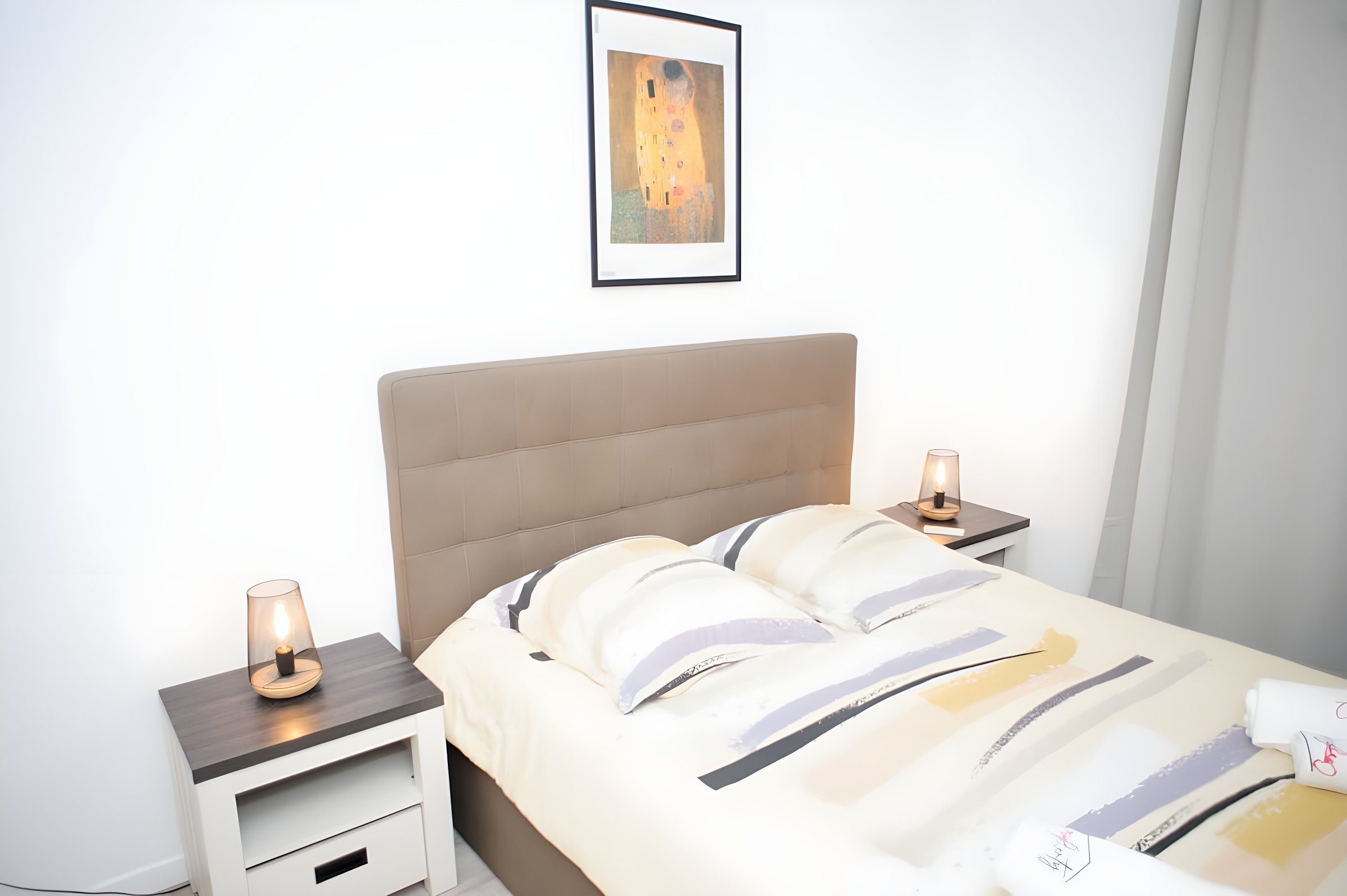 This comfortable and spacious room is ideal for a couple or family with a child. The double bed is very comfortable and the storage wardrobe has plenty of space to store your belongings